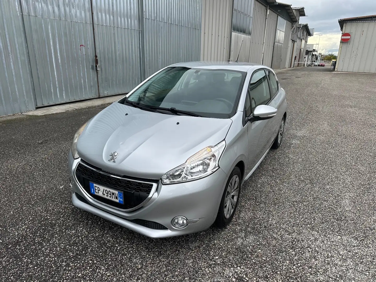 Peugeot 208 1.4 HDi 68 CV 3 porte Allure Grigio - 1