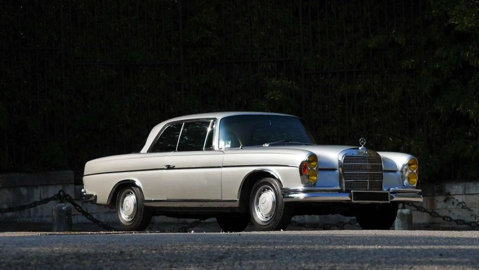 Mercedes-Benz 300 SE Coupé - 2