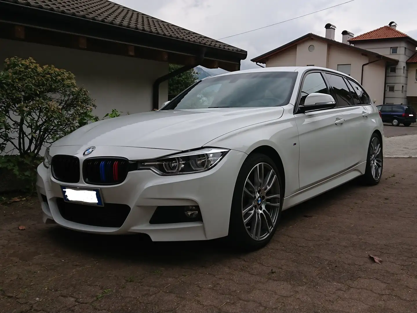 BMW 330 330dA Touring Msport Bianco - 2