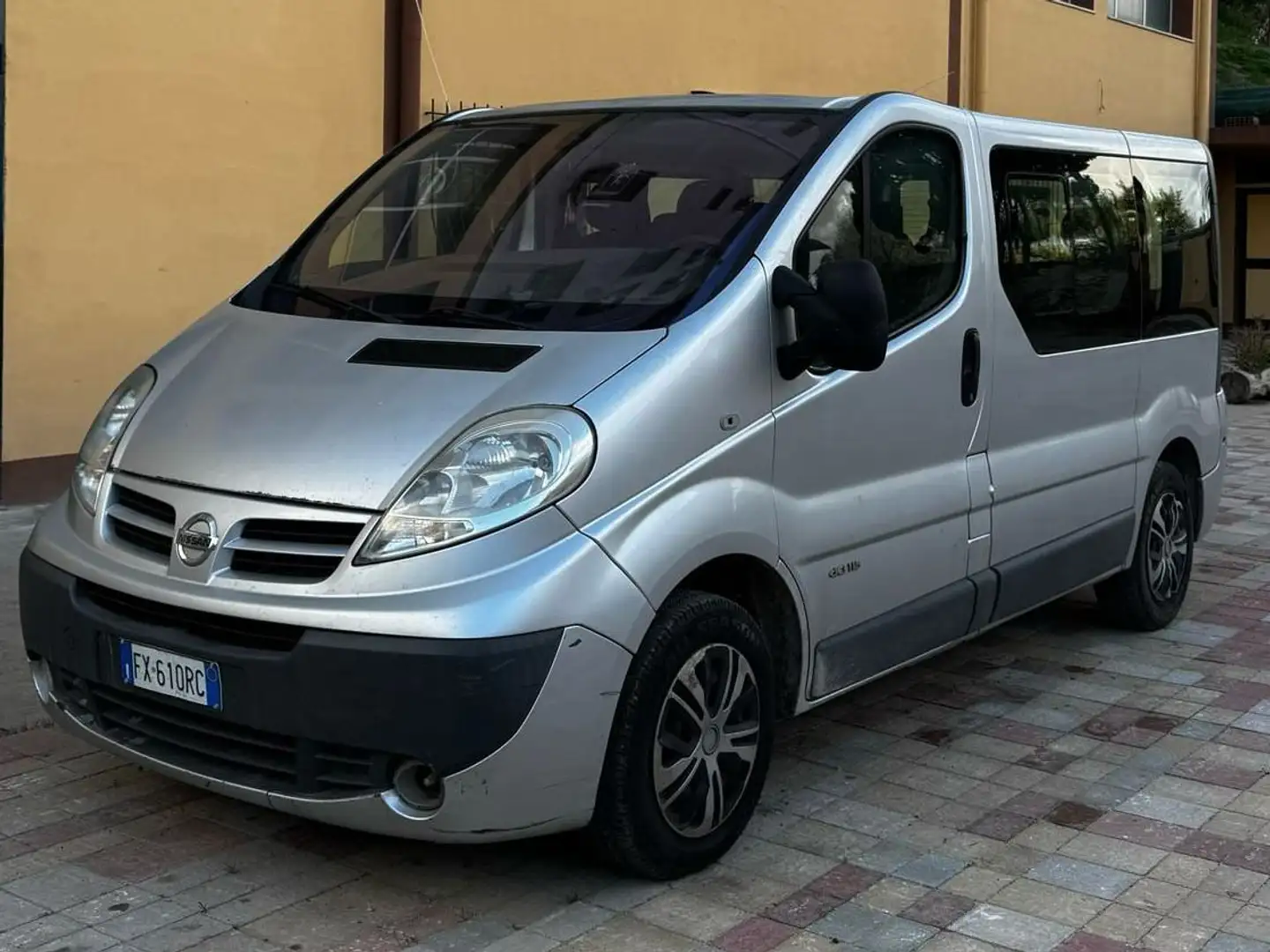 Nissan Primastar Stříbrná - 2