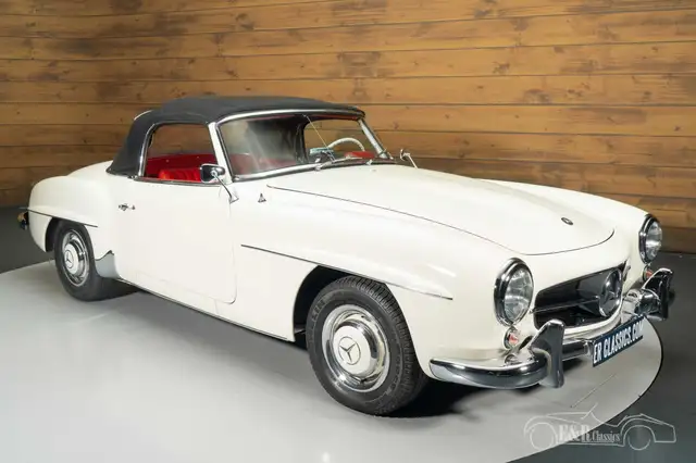 Mercedes-Benz 190 view 3