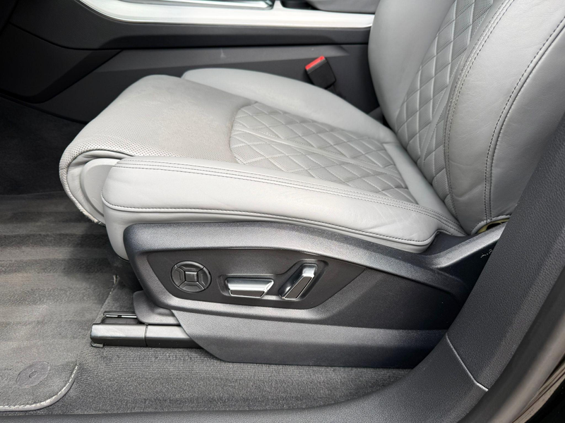 Audi Q8 55 TFSI e quattro pano tr.hk Matrix B&O — photo 15