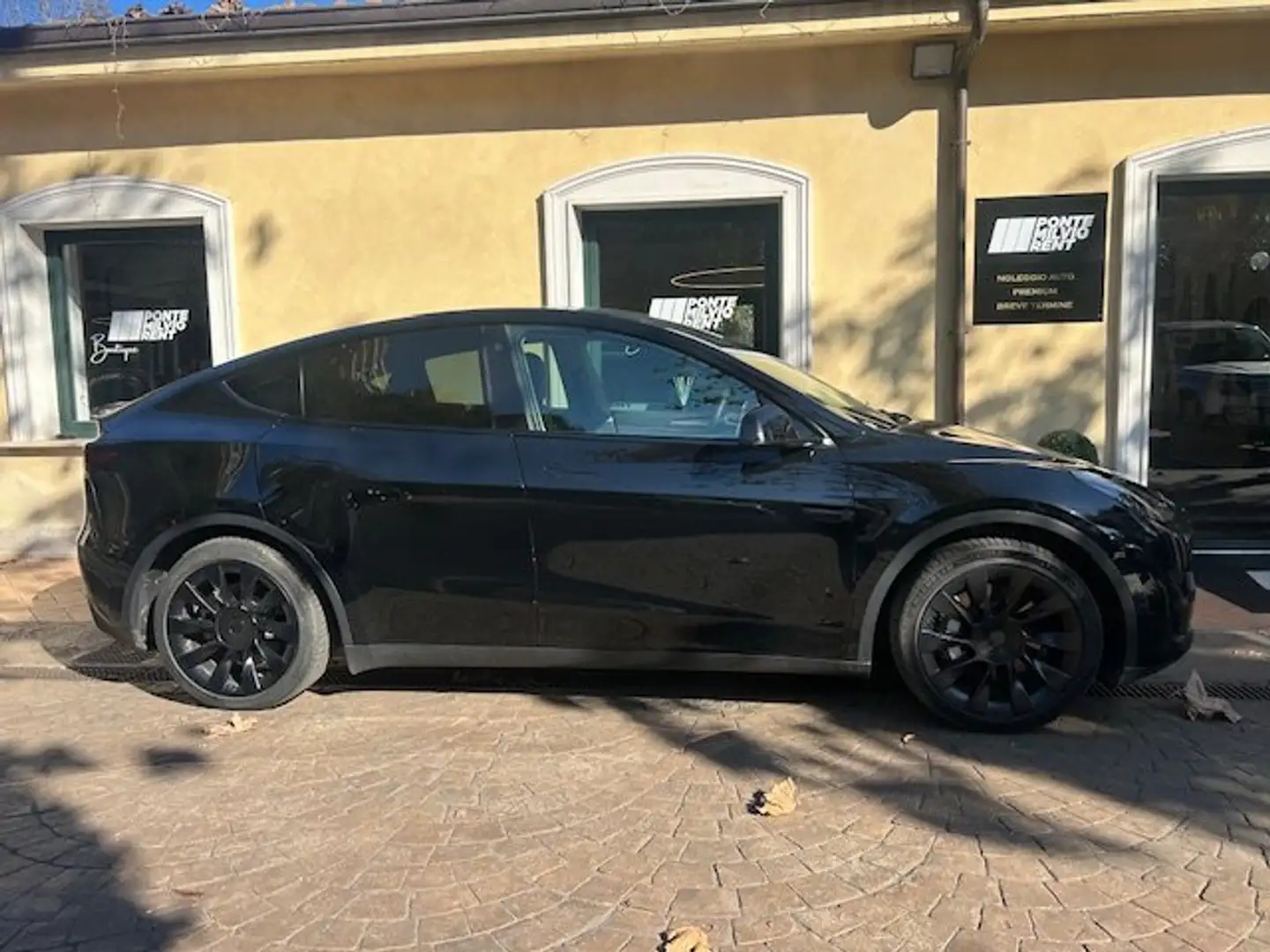 Tesla Model Y Model Y  Single Motor rwd Nero - 2