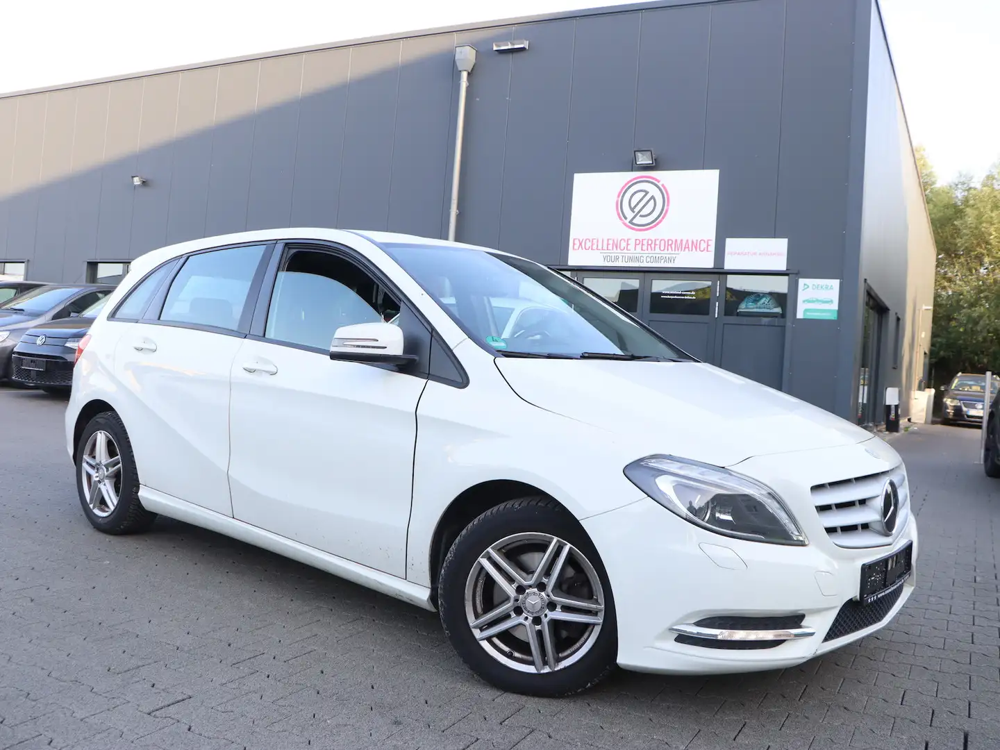 Mercedes-Benz B 220 CDI SPORT WHITE / XENON / NAVI+ / SCHW.AHK Biały - 2