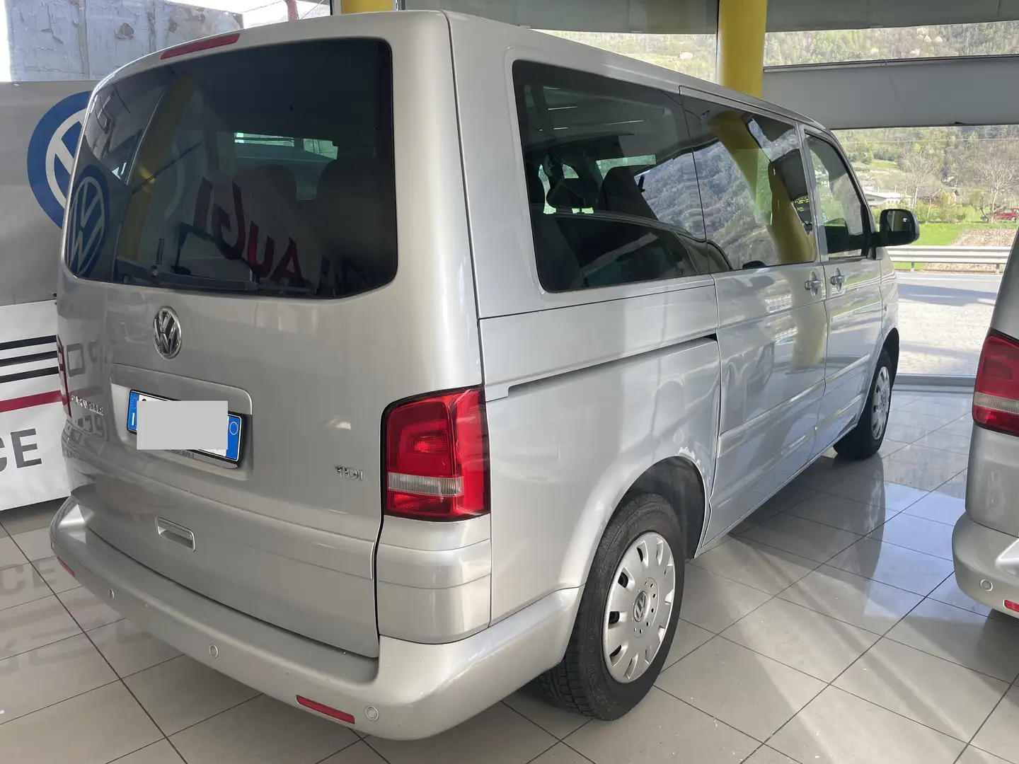 Volkswagen T5 Caravelle 140 CV 8posti 2.0 TDI Comfortline Silber - 2