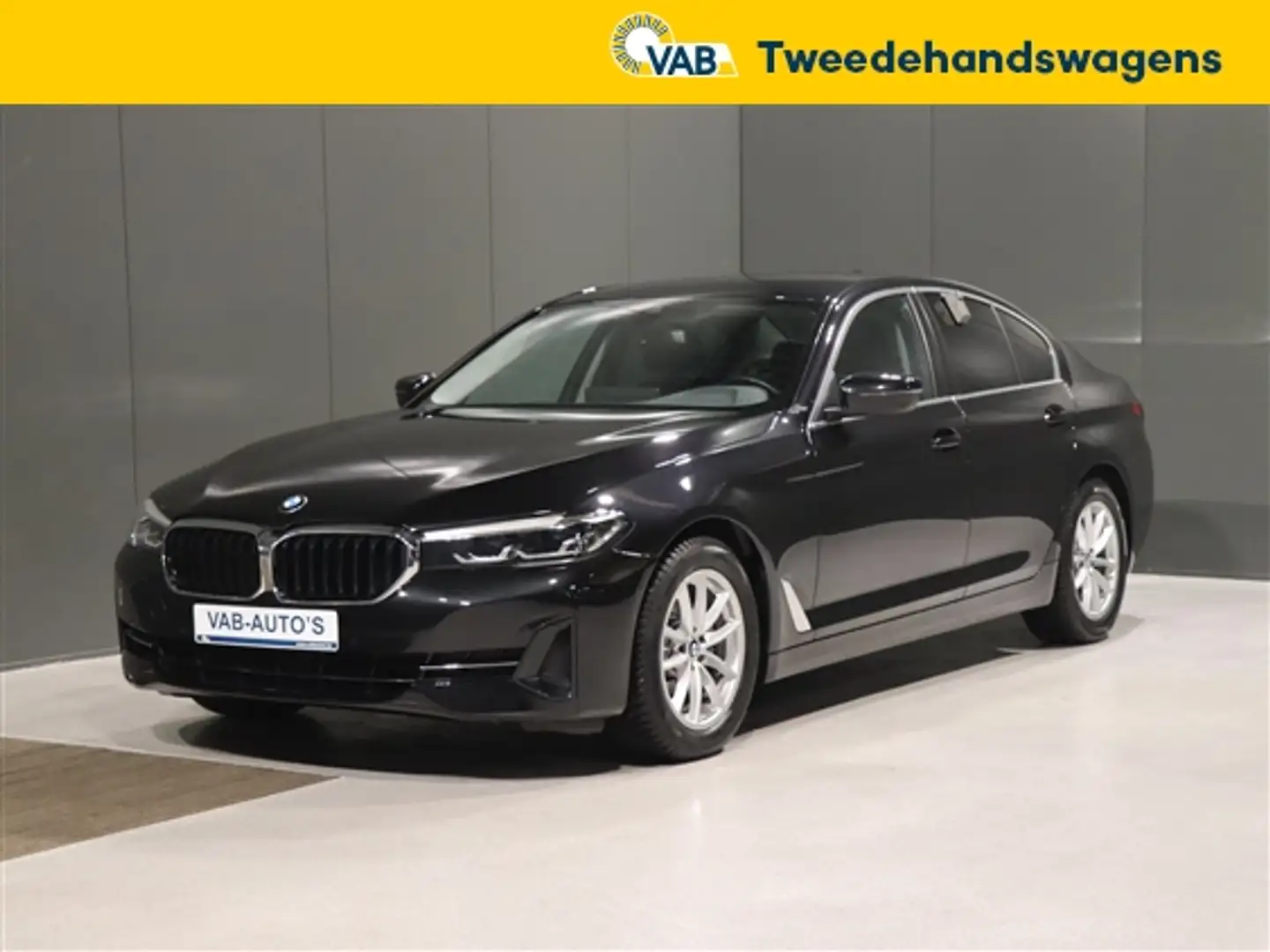 BMW 520 520i MHEV Zwart - 1