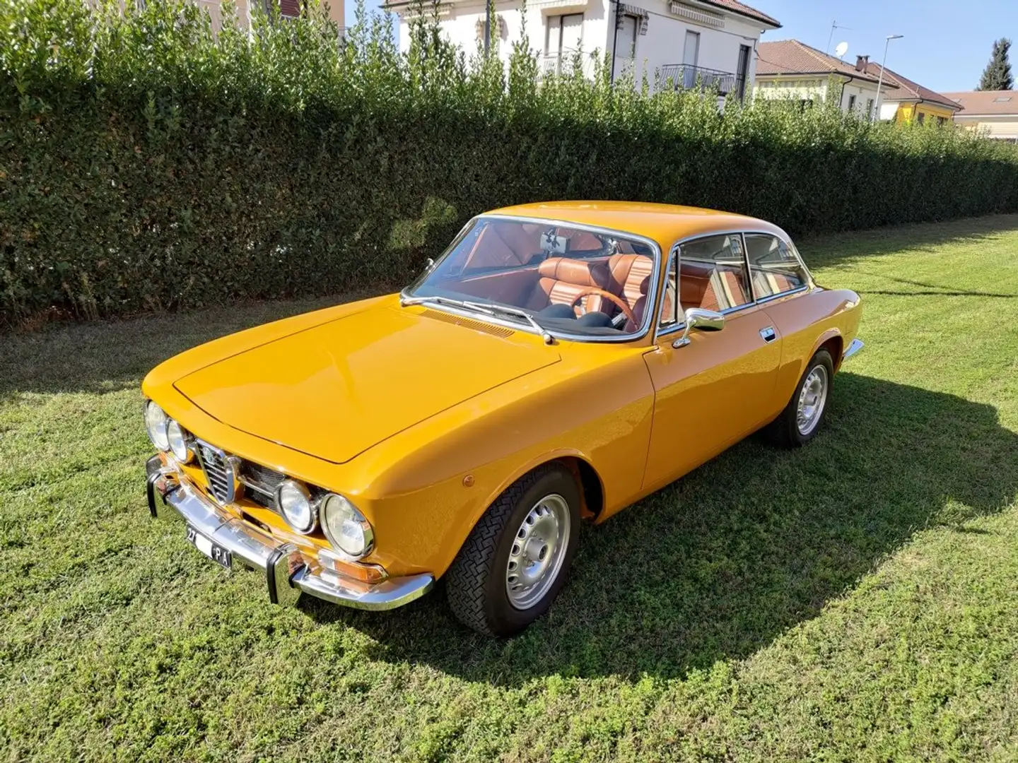 Alfa Romeo 1750 GT veloce seconda serie Yellow - 1