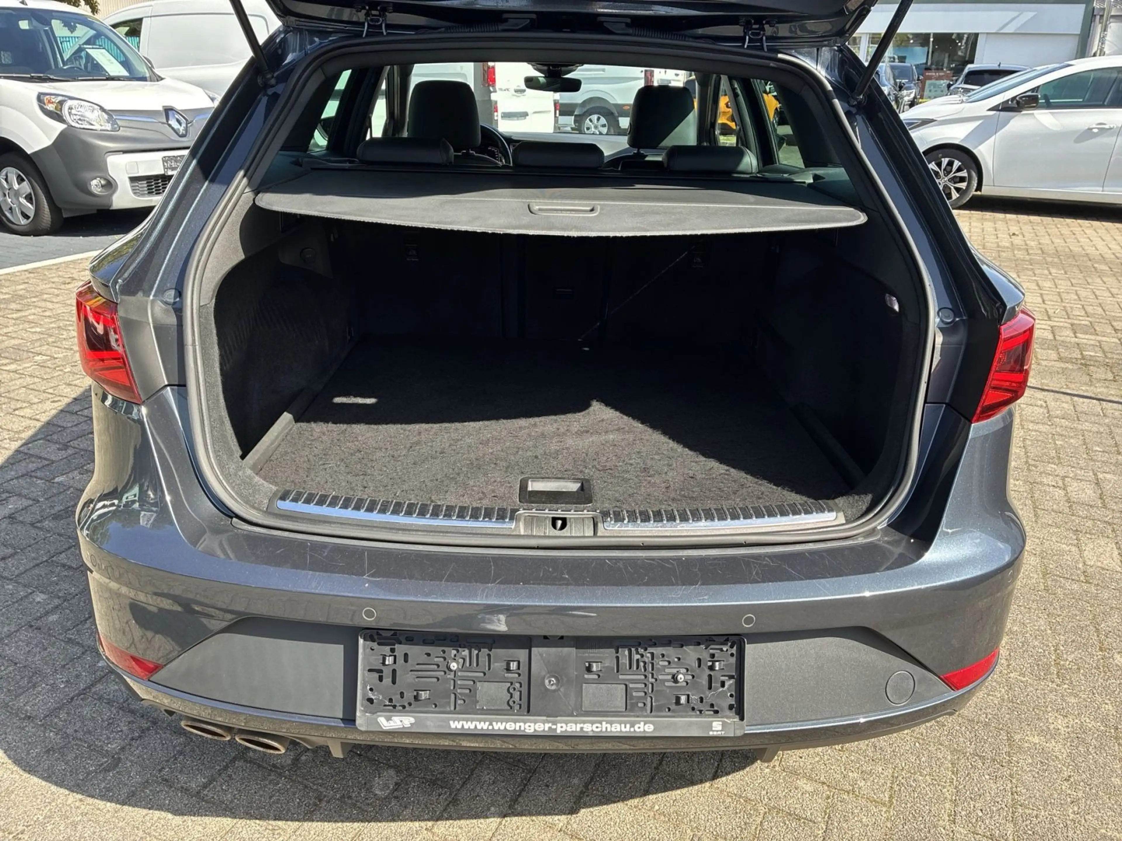 SEAT Leon ST 2.0 TSI FR — photo 10