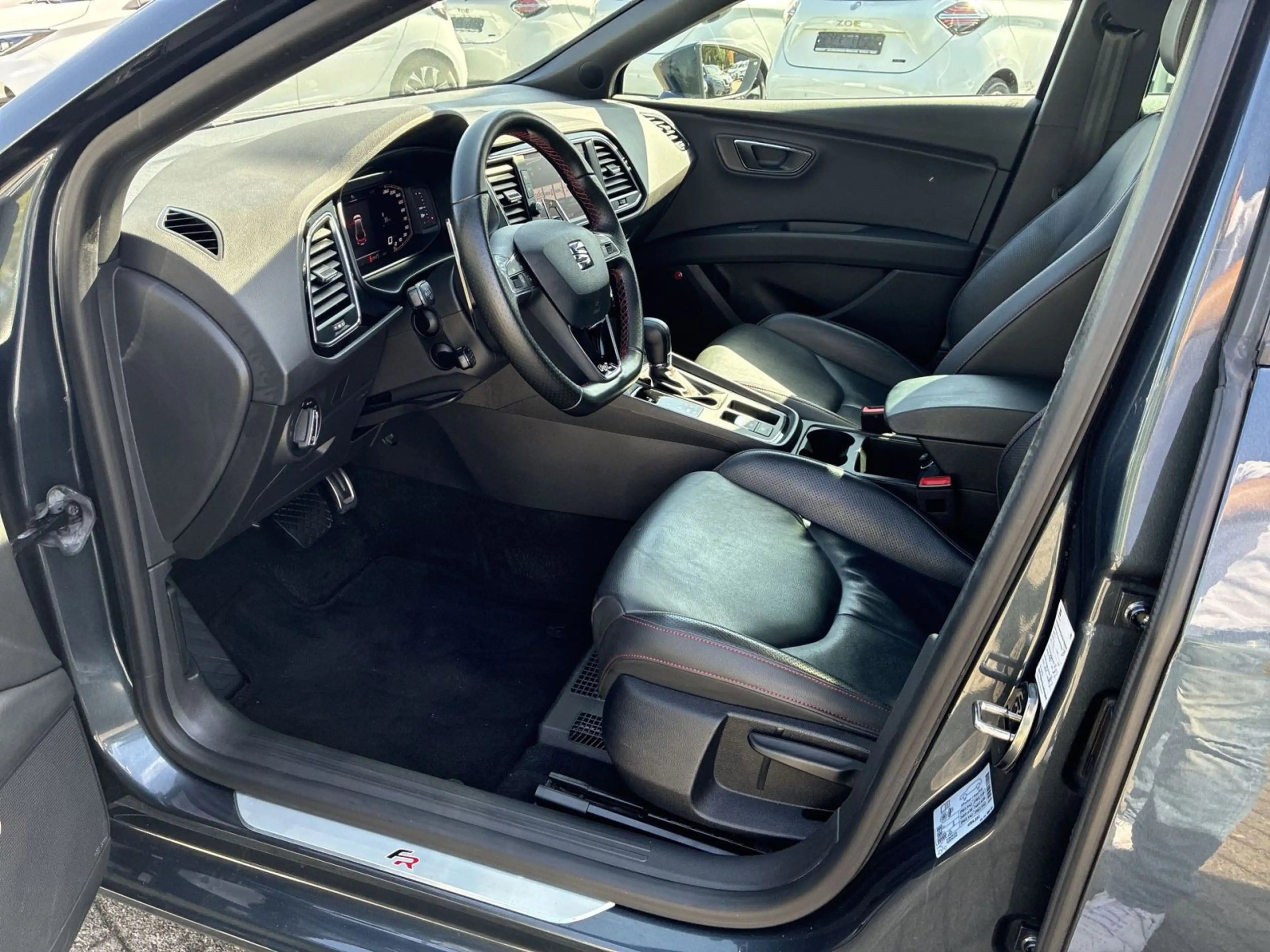 SEAT Leon ST 2.0 TSI FR — photo 12