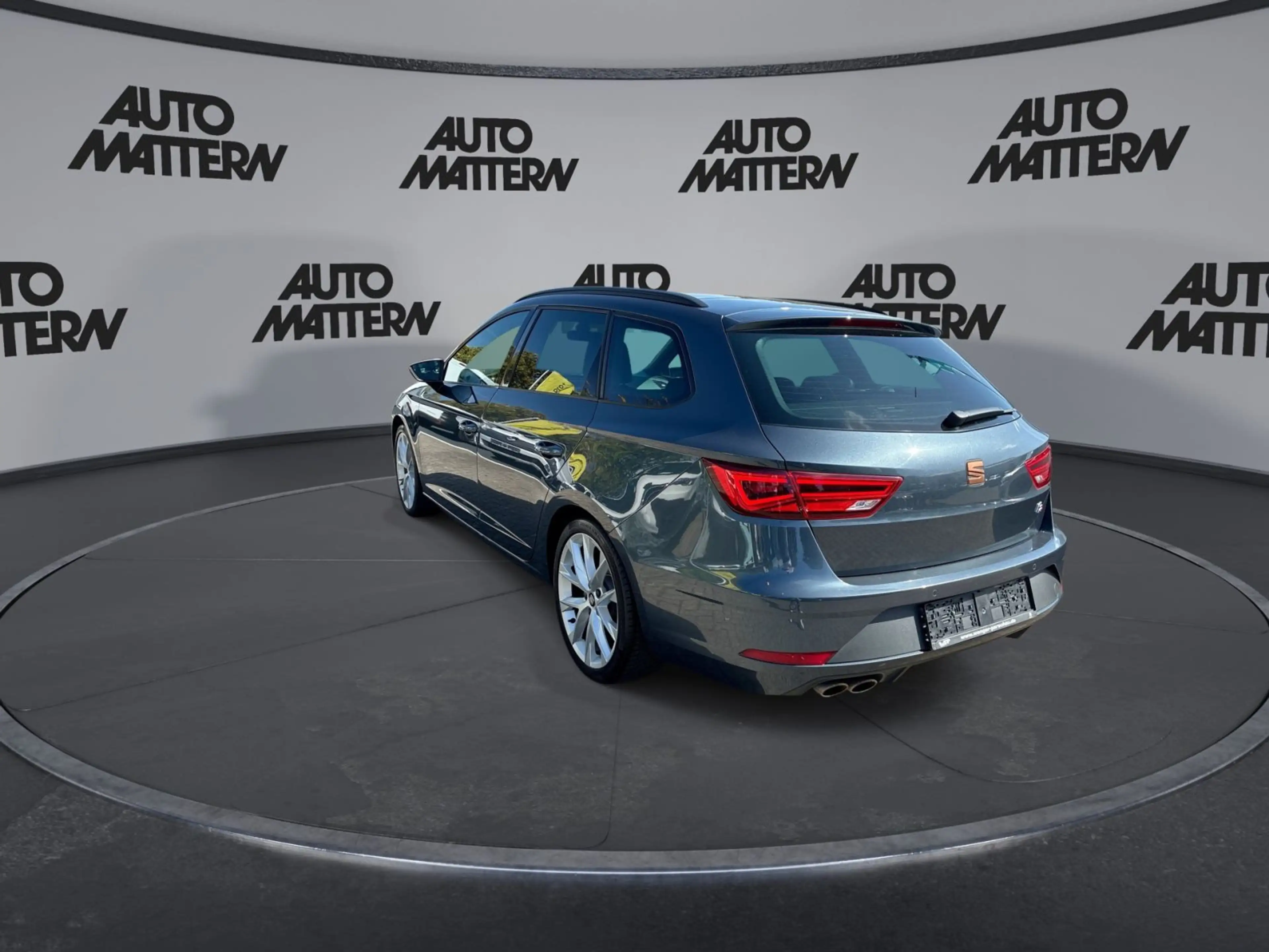 SEAT Leon ST 2.0 TSI FR — photo 6