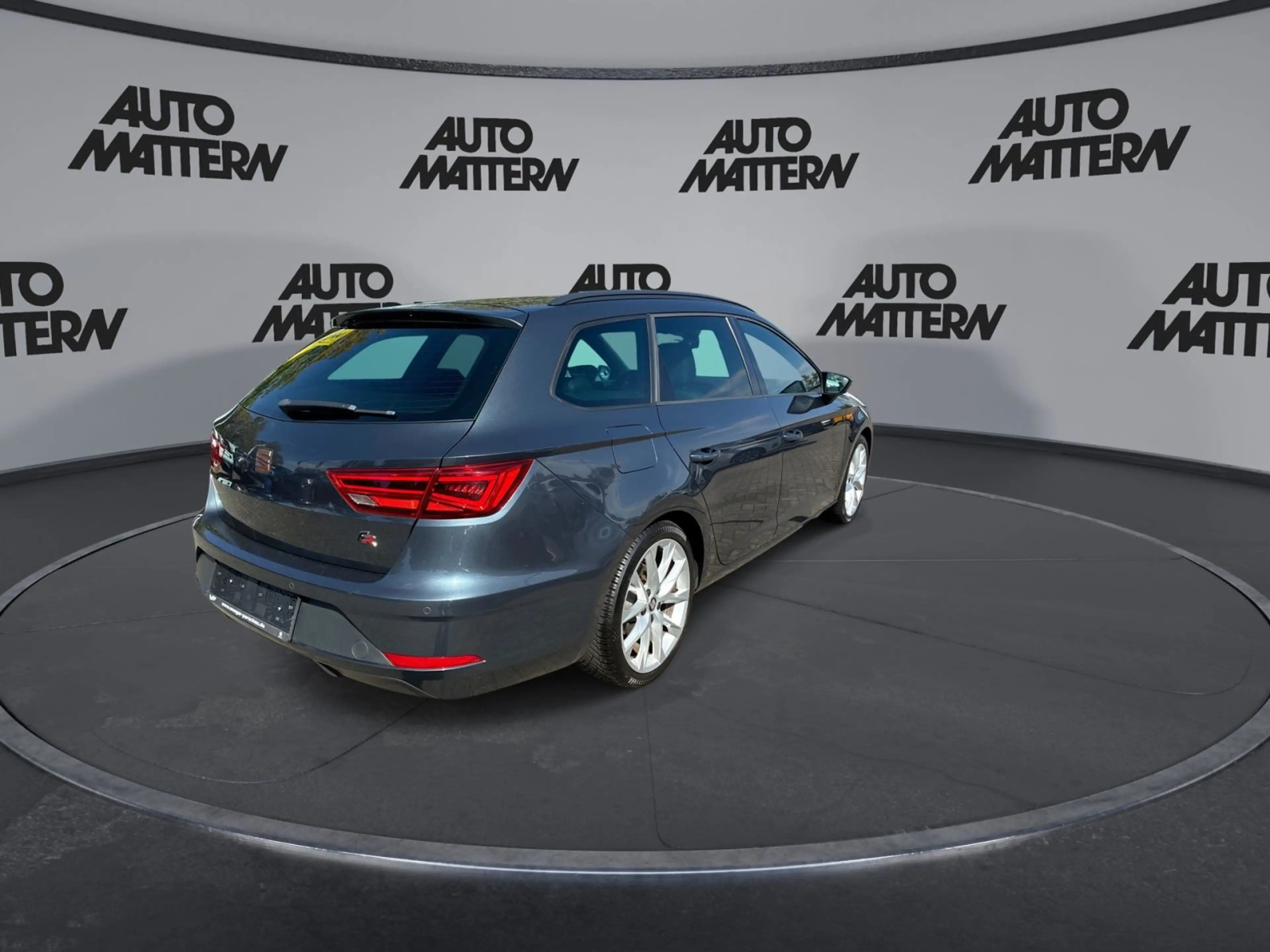SEAT Leon ST 2.0 TSI FR — photo 8