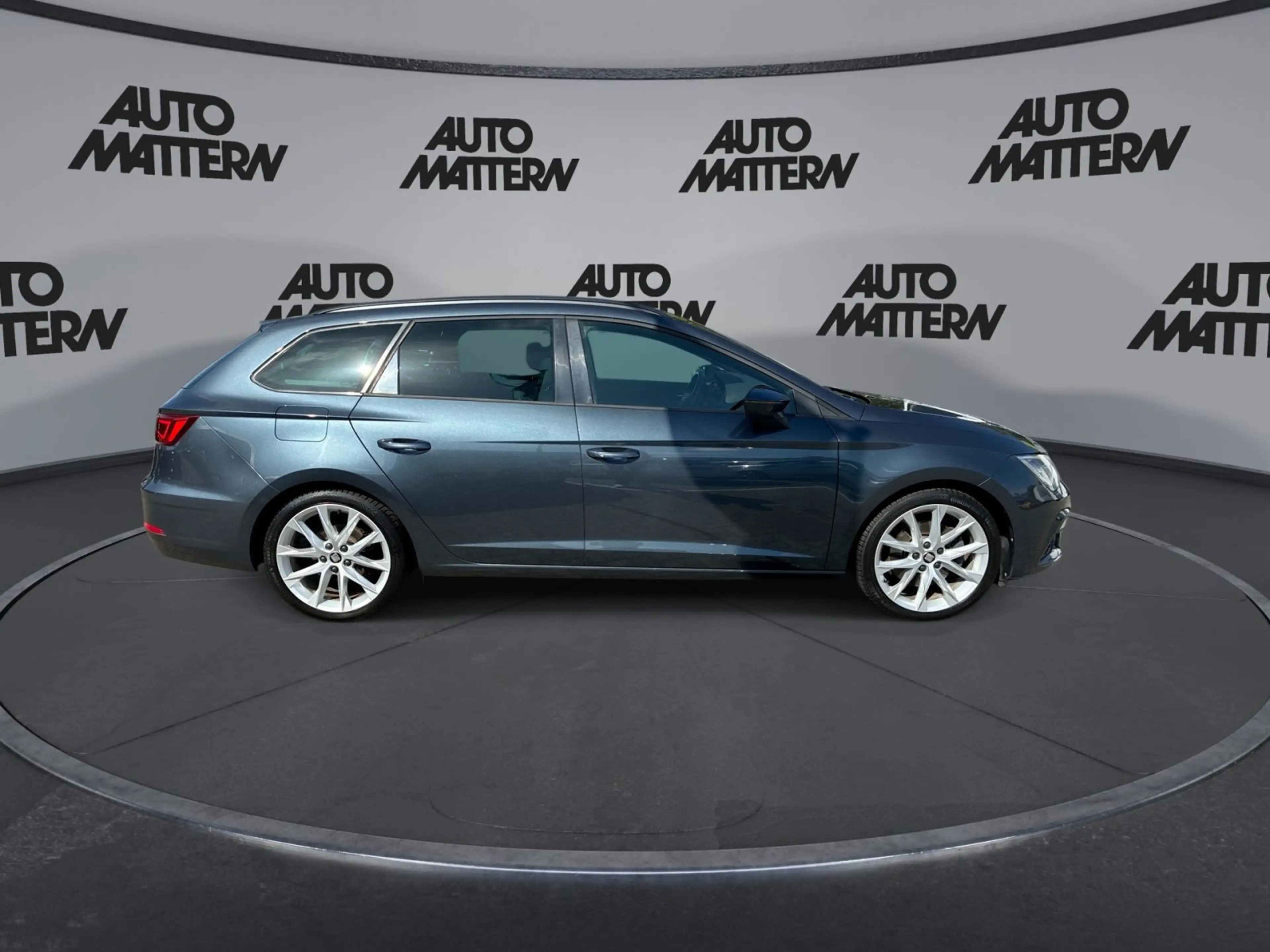 SEAT Leon ST 2.0 TSI FR — photo 9
