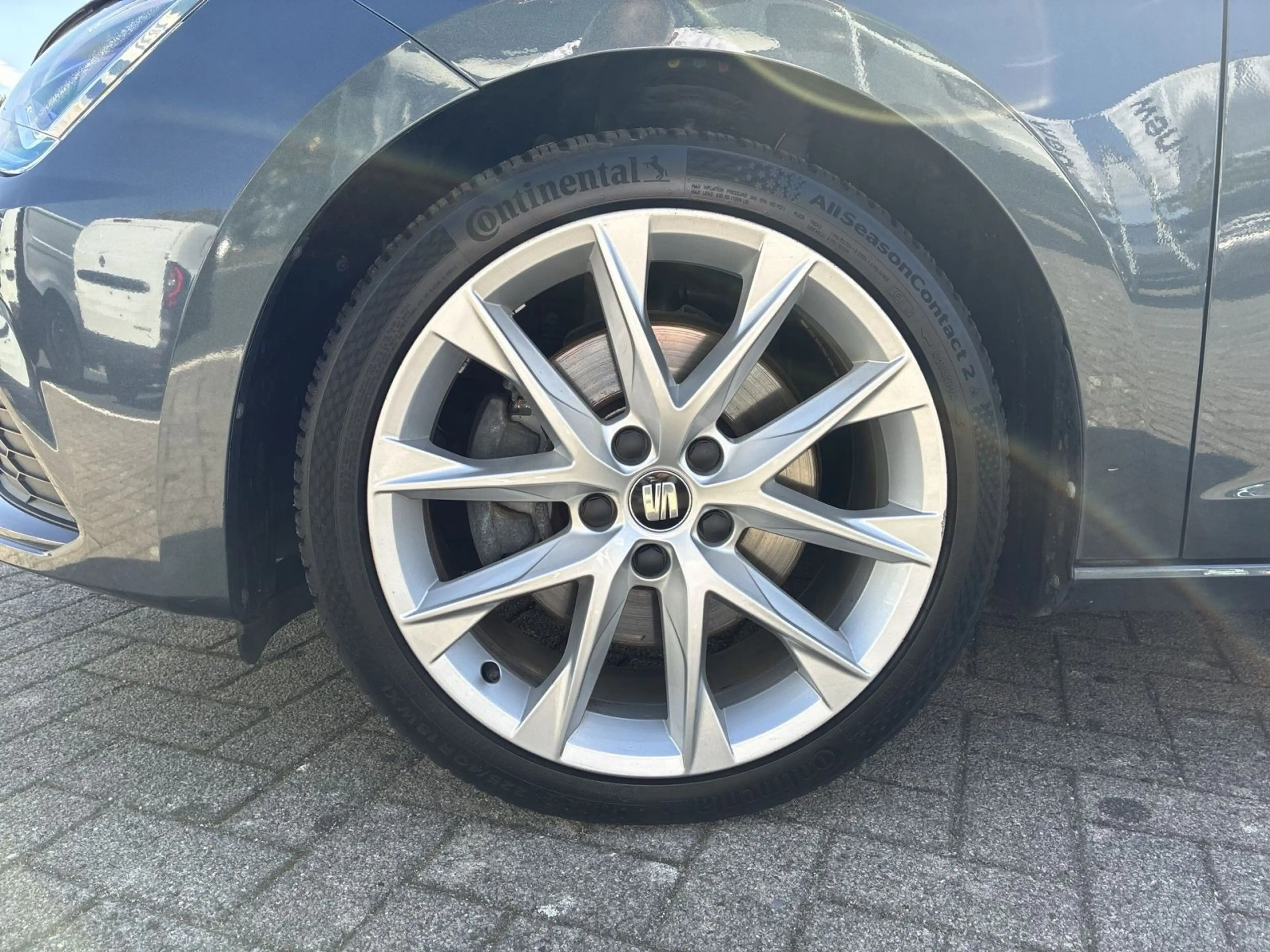 SEAT Leon ST 2.0 TSI FR — photo 11