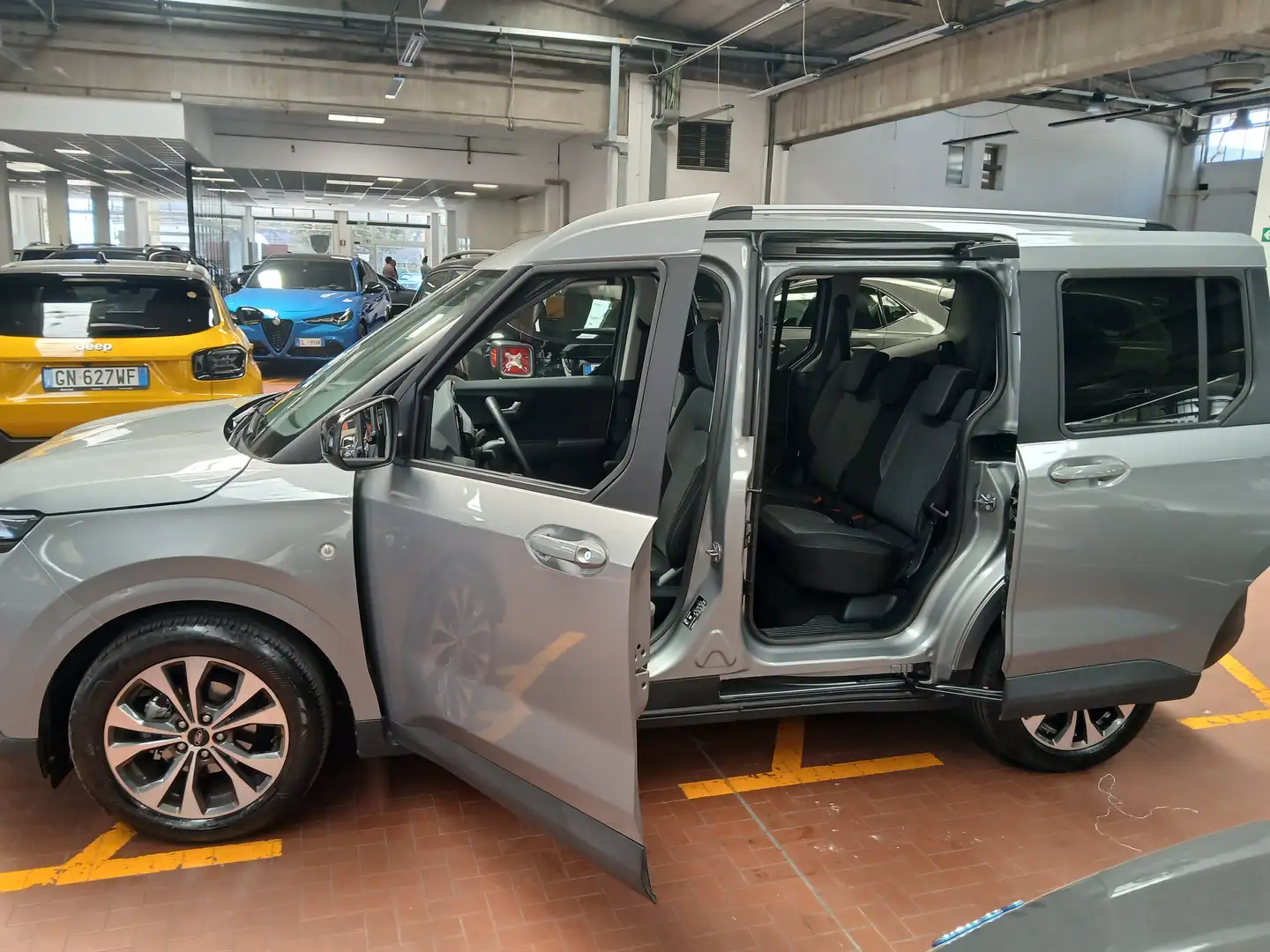 Ford Tourneo Courier ecobost 125 cv 5 posti Gris - 1