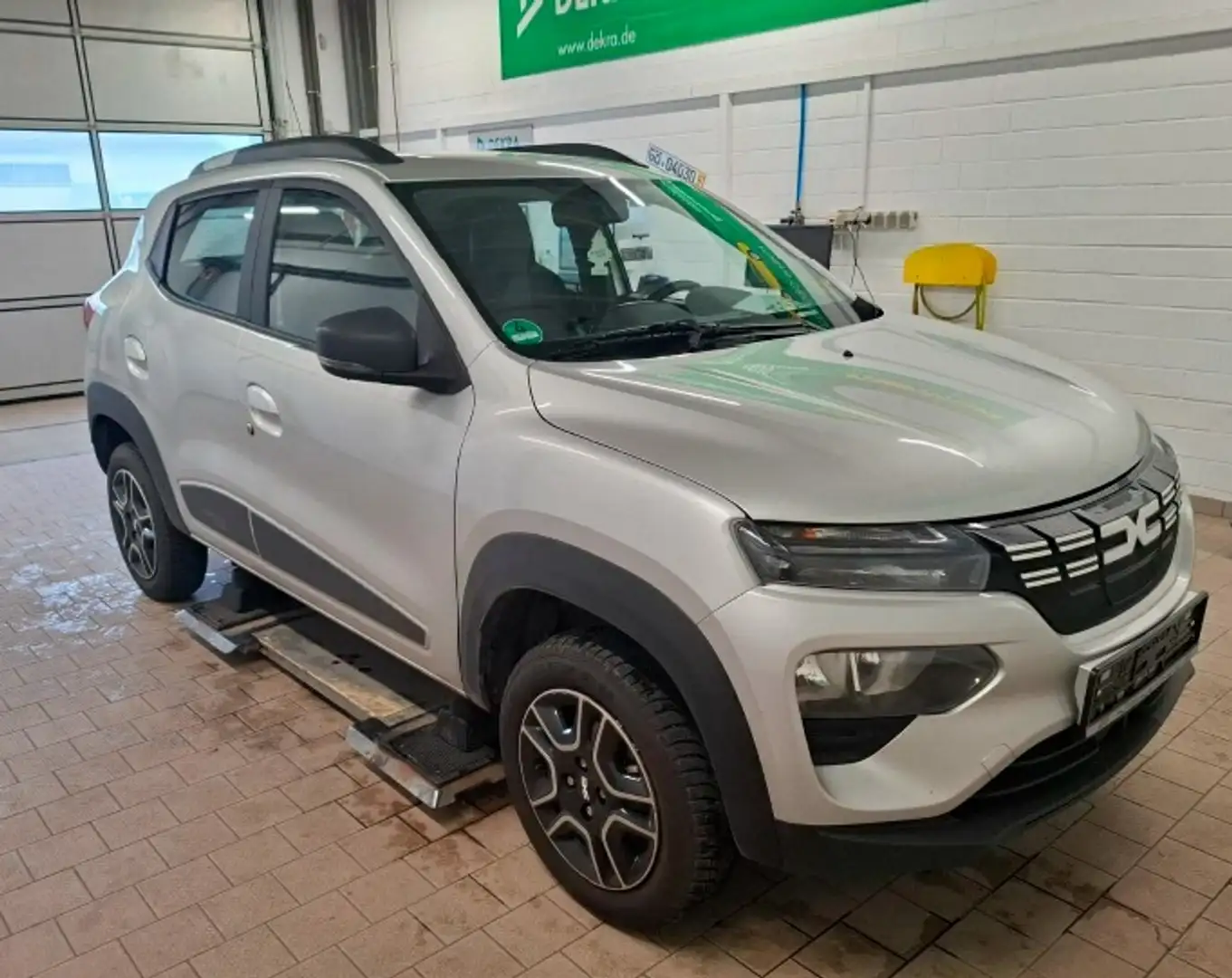 Dacia Spring Essential 45 Klima - Bluetooth Silber - 1