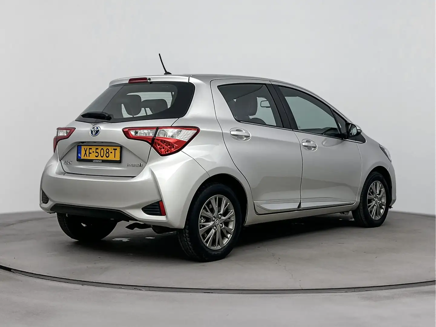 Toyota Yaris 1.5 Hybrid Executive | Navigatie | Half-Leder | Cr Silber - 2