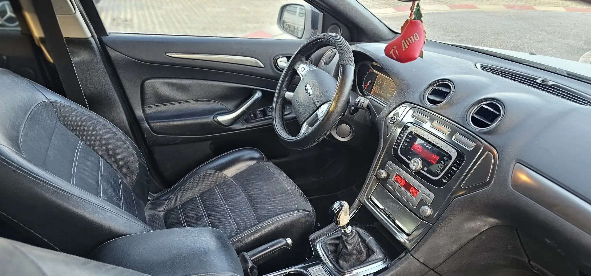 Ford Mondeo SW 2.0 tdci Ghia dpf - 2