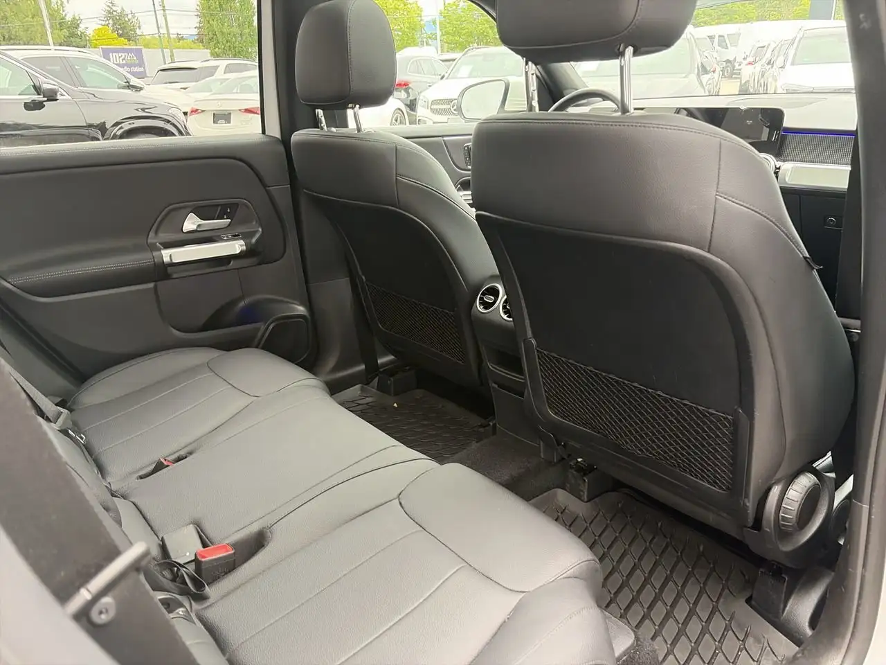 Mercedes-Benz GLB снимка Mercedes-Benz GLB