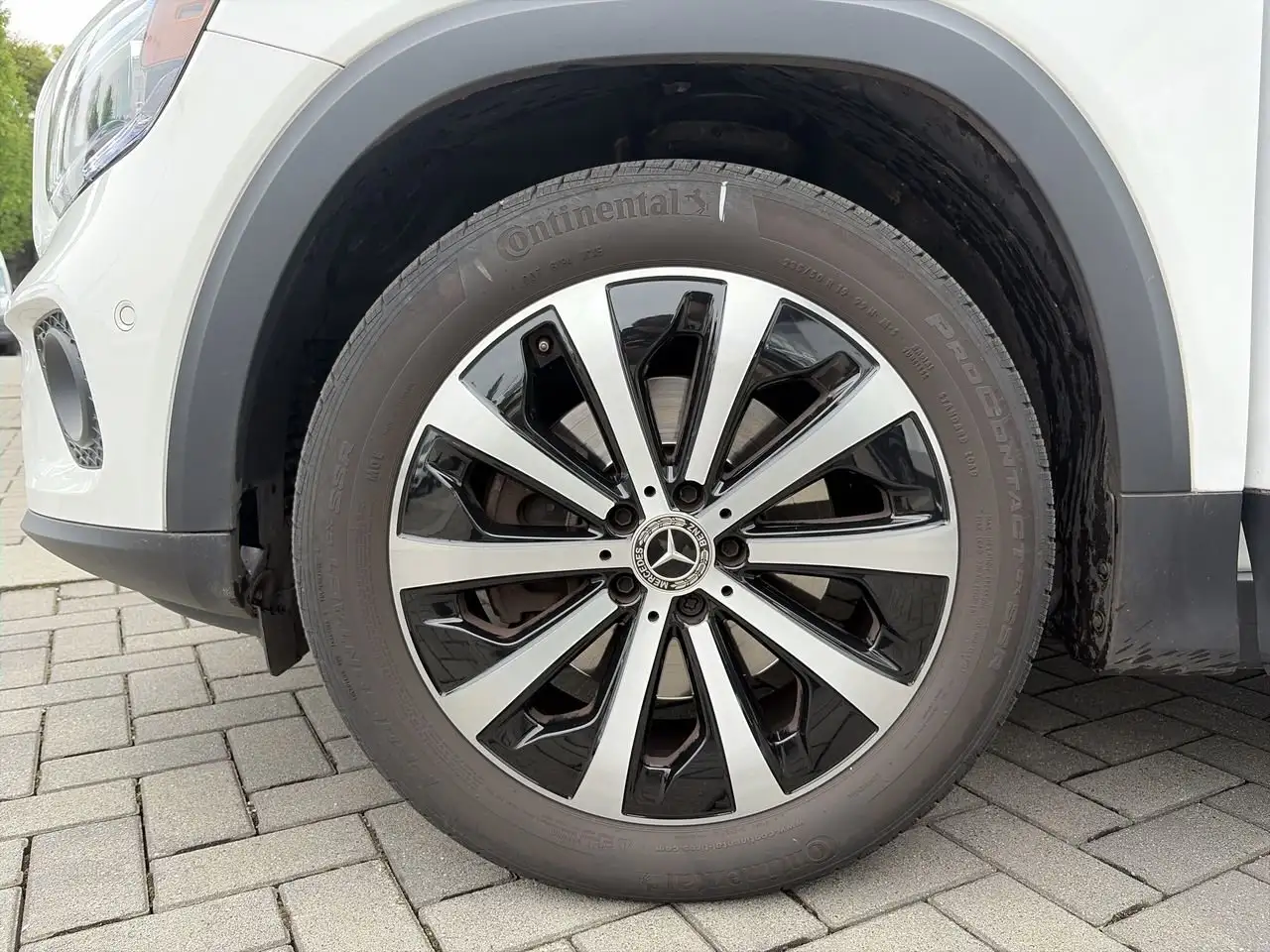 Mercedes-Benz GLB снимка Mercedes-Benz GLB