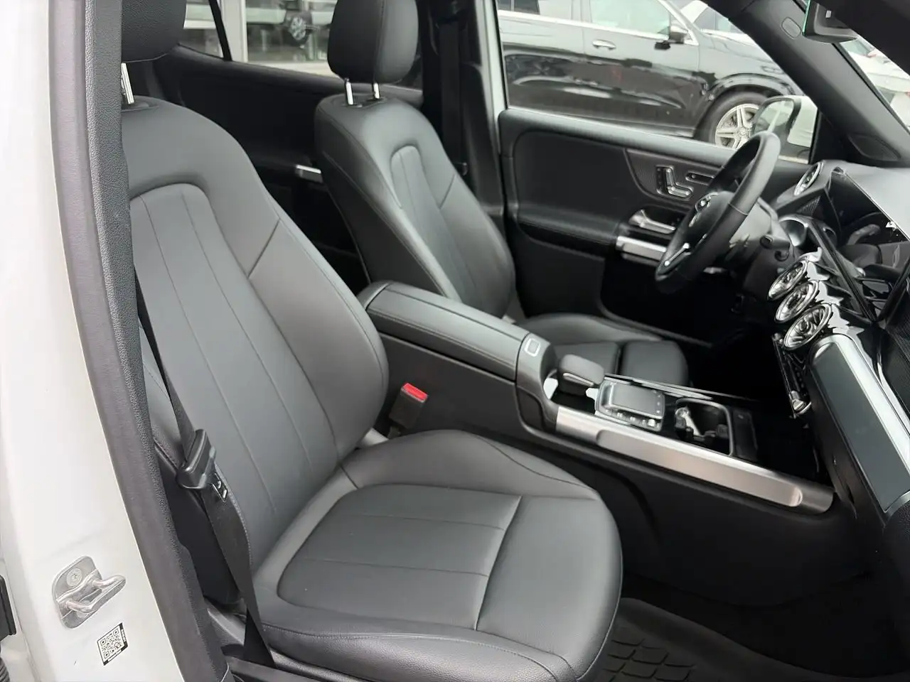 Mercedes-Benz GLB снимка Mercedes-Benz GLB