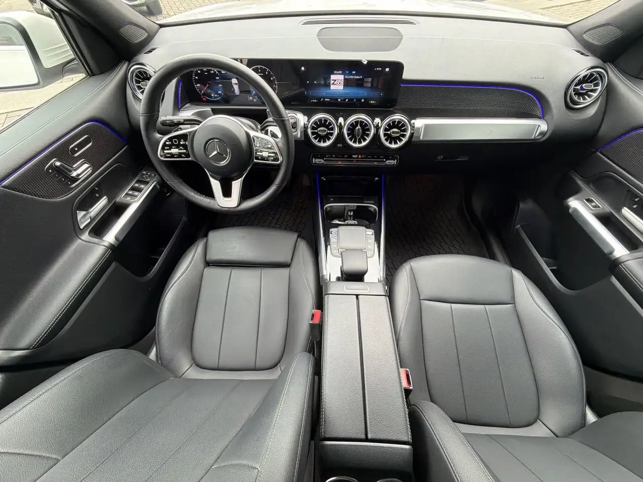 Mercedes-Benz GLB снимка Mercedes-Benz GLB