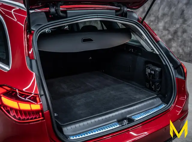 Mercedes-Benz C-Class view 9