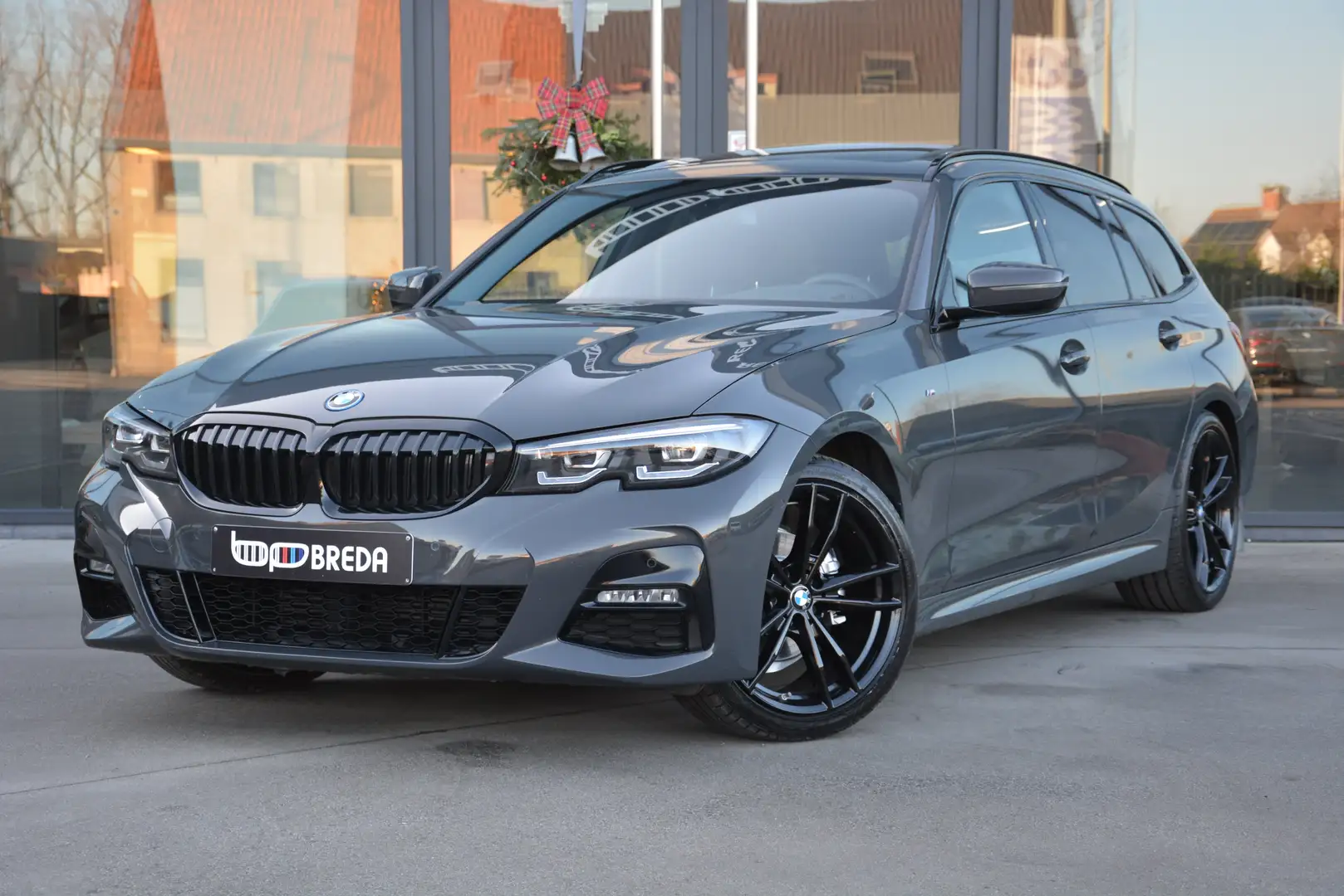 BMW 318 i Touring M Sport/Pano/Dravitgrau/Memory/Towbar/19 Gris - 2