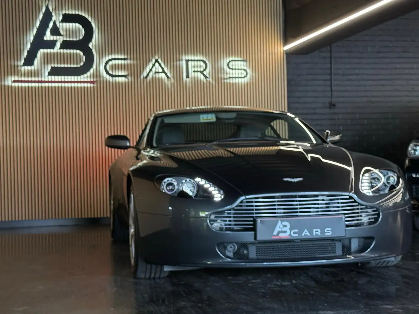 Aston Martin V8 4.3i Sportshift * GARANTIE 12 MOIS * 1ER PROP * Gris - 2