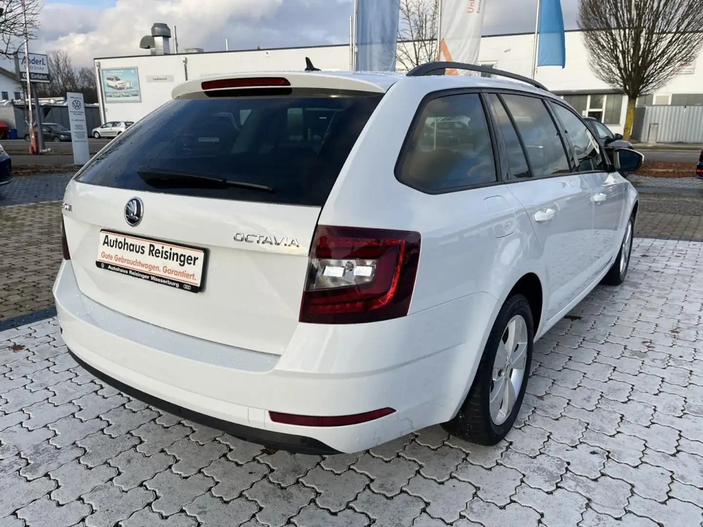 Skoda Octavia Combi 2,0 TDI Soleil (LED+Navi+RearView+ACC) Weiß - 2