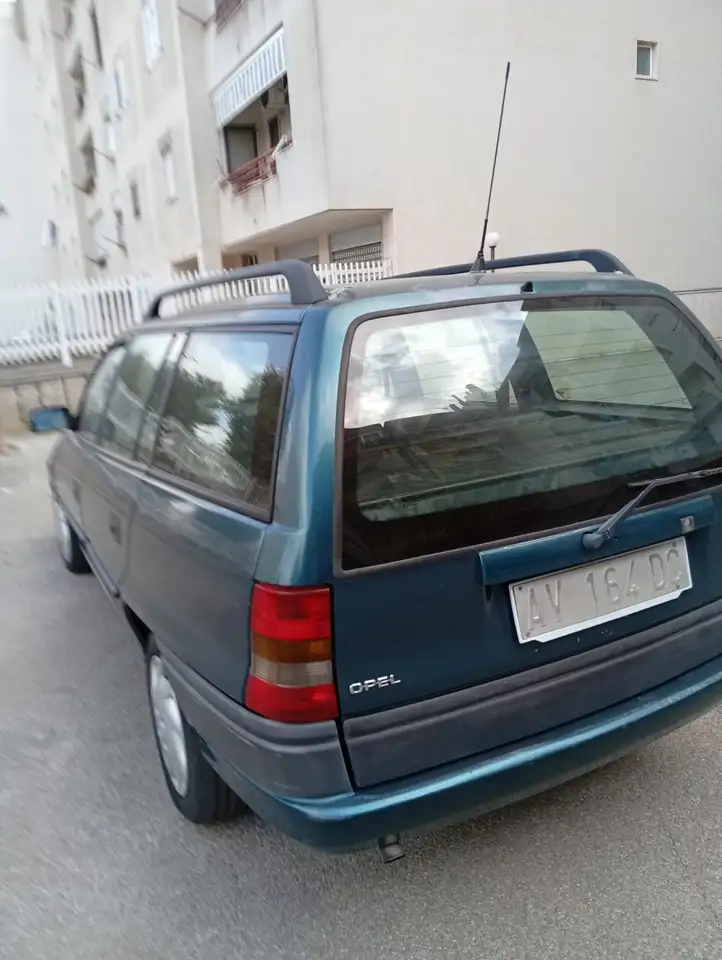Opel Astra SW 1.7 td Club Euro96 82cv, foto 4