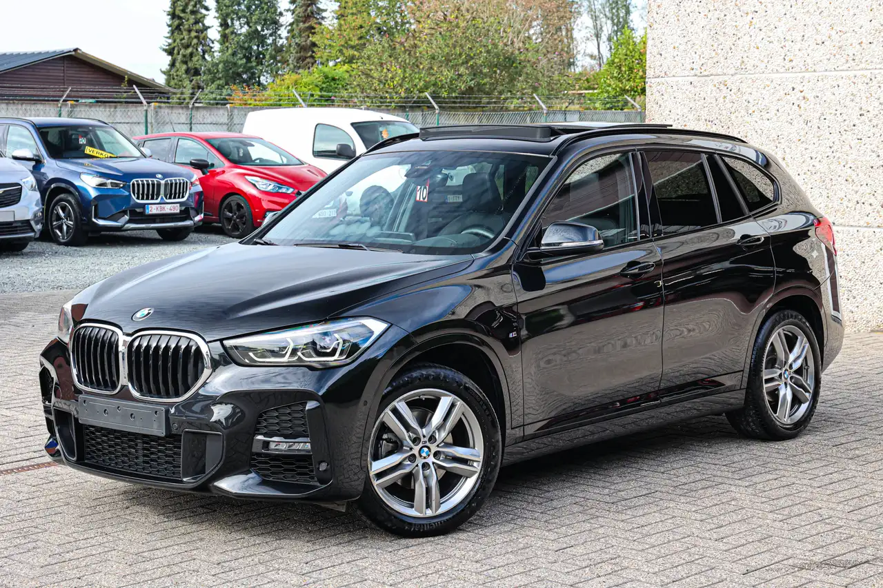BMW X1 M-PAKKET*PANORAMISCH-DAK*HEAD-UP-DISPLAY*ACHTERUITRIJCAMERA*