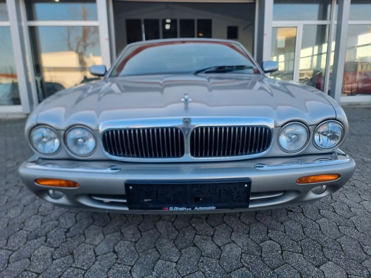 Jaguar XJ8