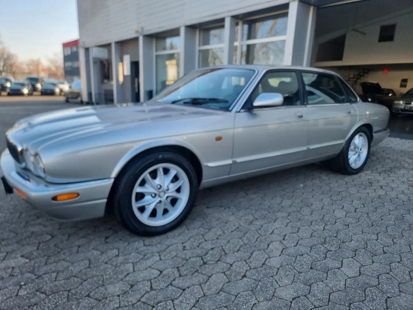 Jaguar XJ8 3,2 Super Optik Gris - 1