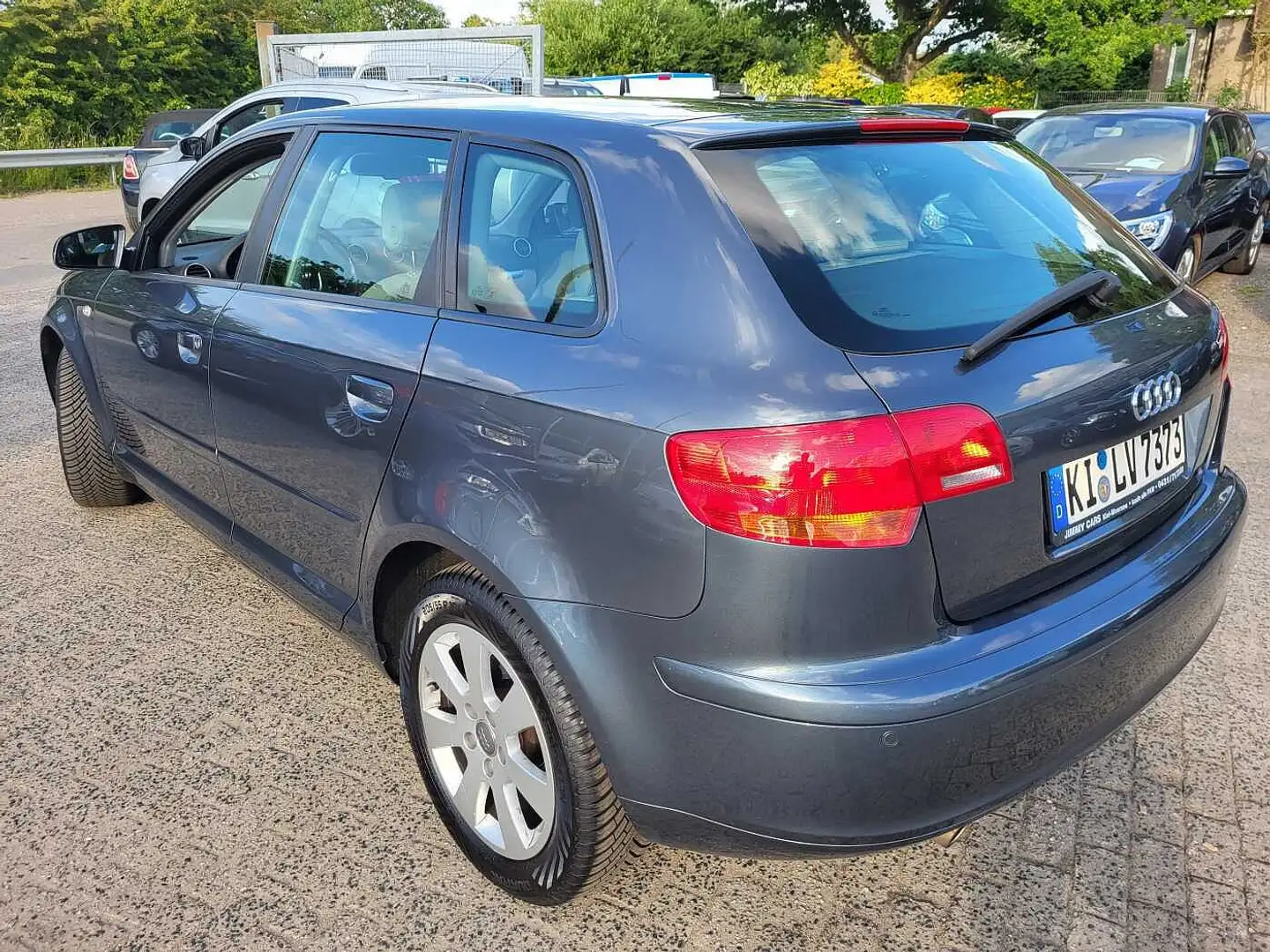 Audi A3 Sportback 1.6 Ambiente Gris - 2