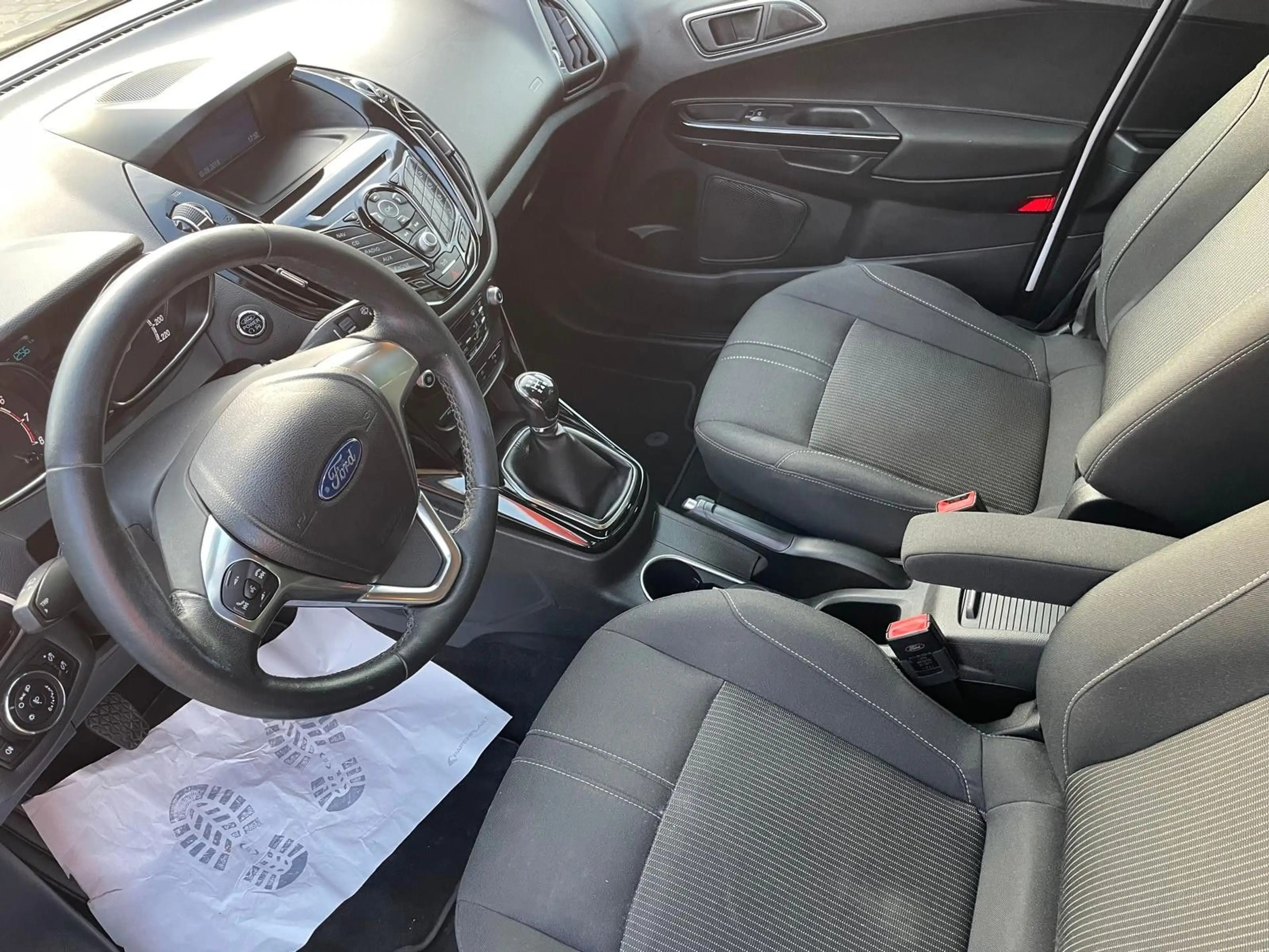 Ford B-Max B-MAX Titanium — photo 11