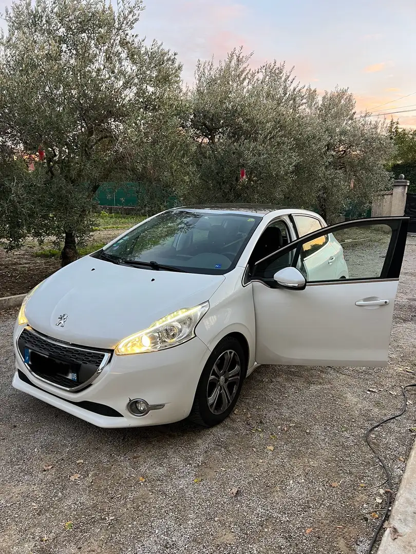 Peugeot 208 1.2 VTi 82ch BVM5 Allure - 1