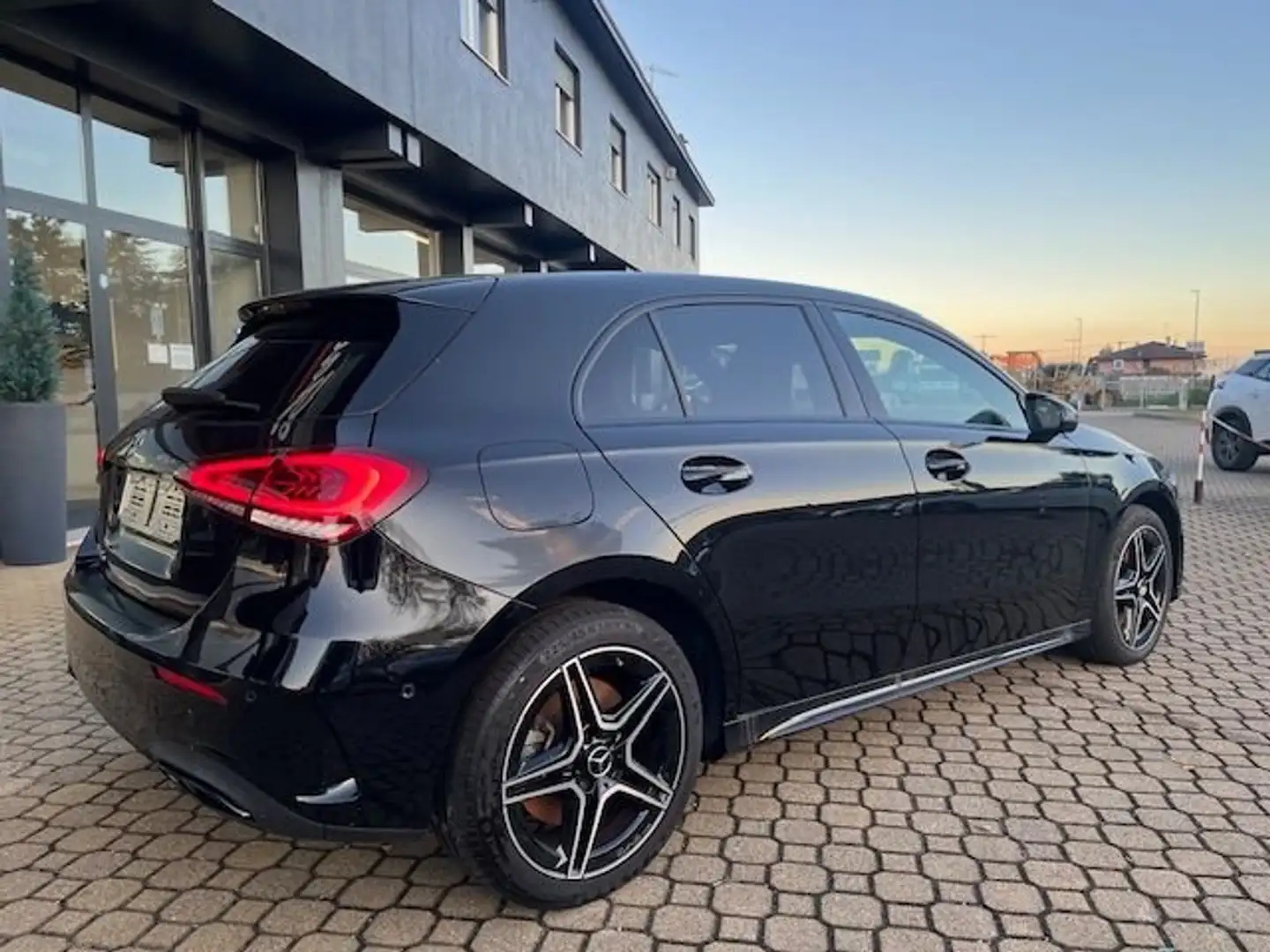 Mercedes-Benz A 250 e EQ POWER Premium Plus edition AMG MBUX NIGHT Noir - 1