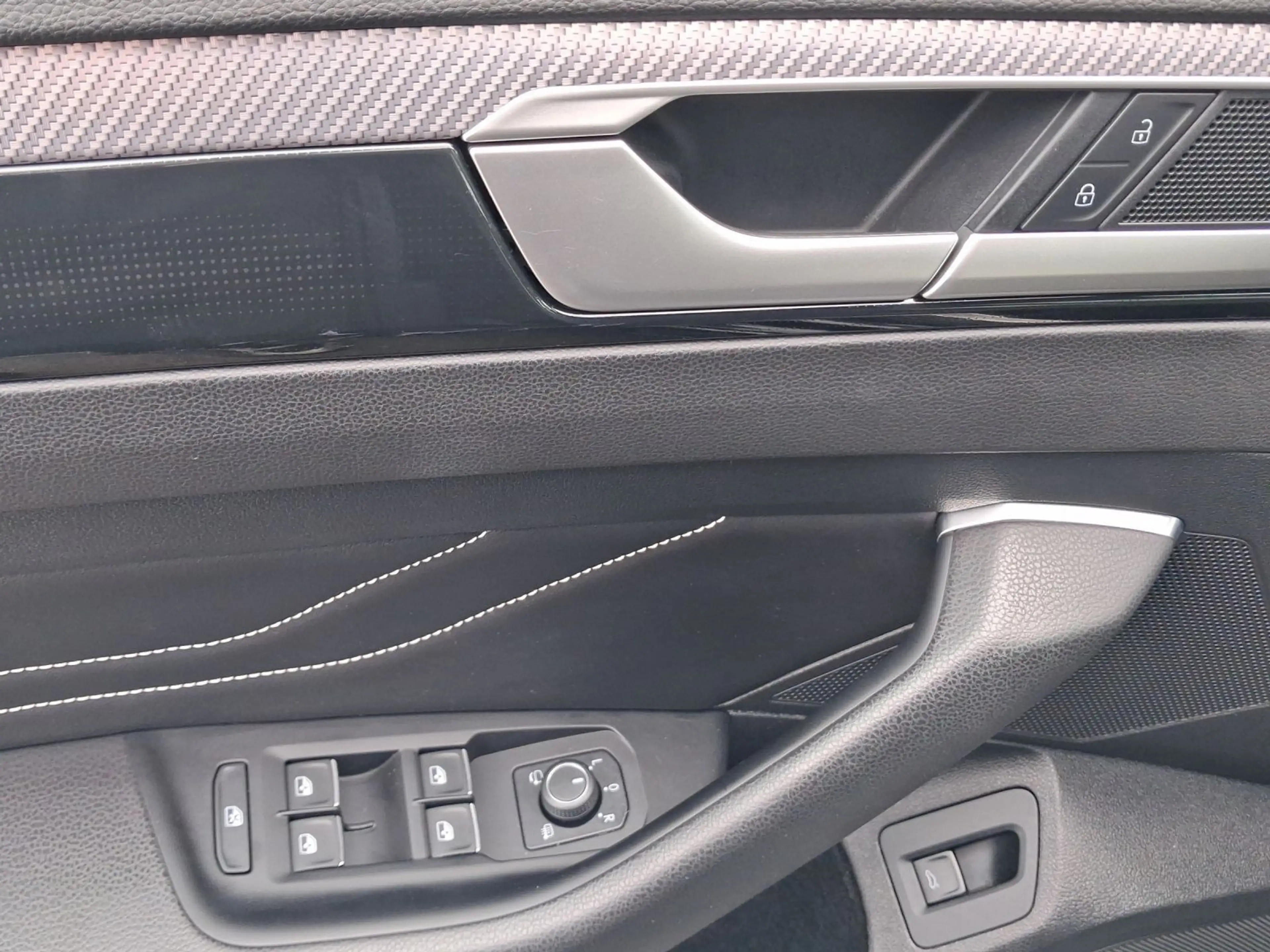 Volkswagen Arteon 2.0 TDI DSG R-LINE ST.HEIZ — photo 8