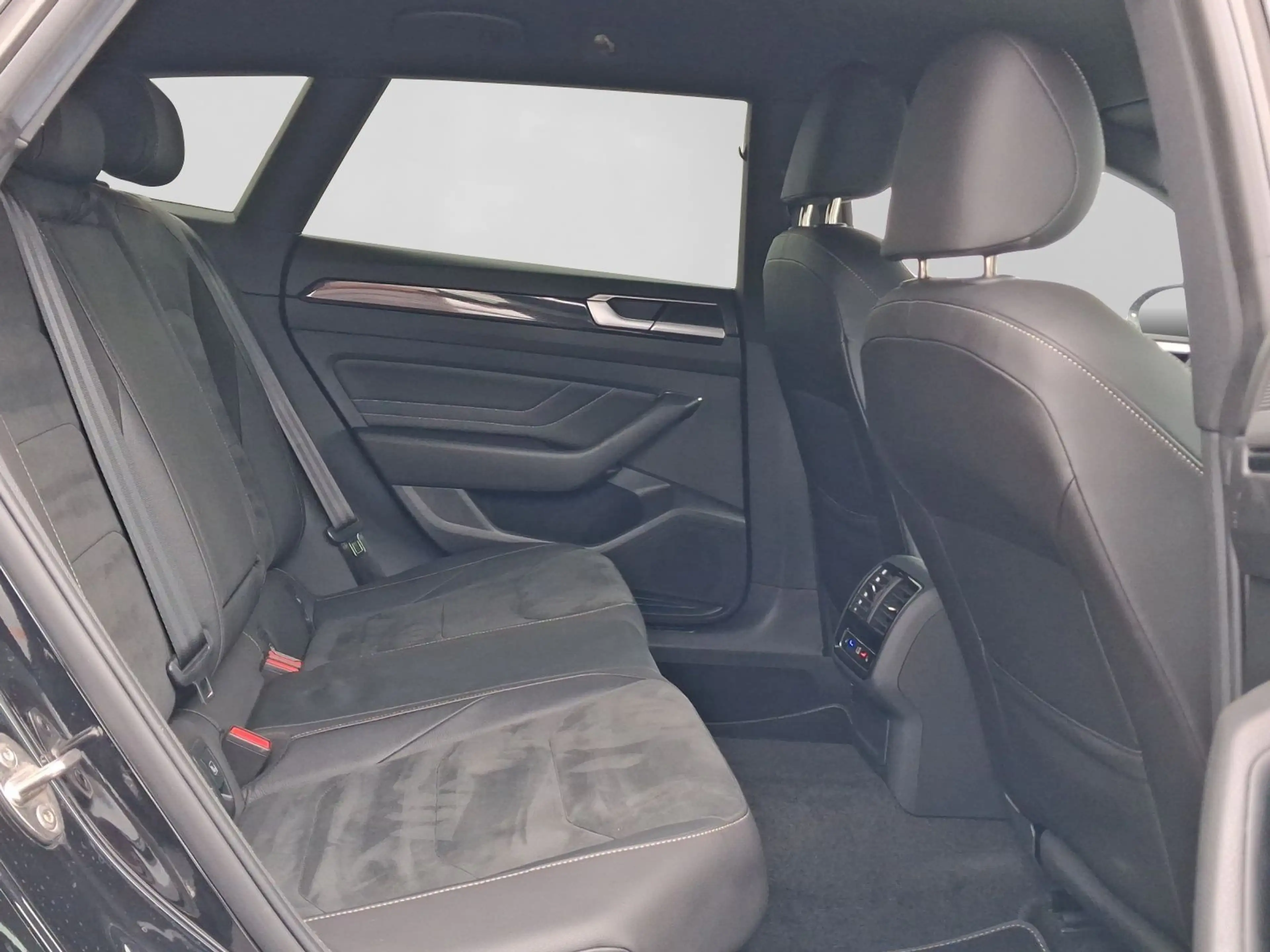 Volkswagen Arteon 2.0 TDI DSG R-LINE ST.HEIZ — photo 6