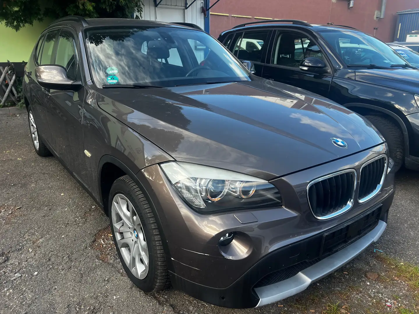 BMW X1 18 d xDrive Braun - 1