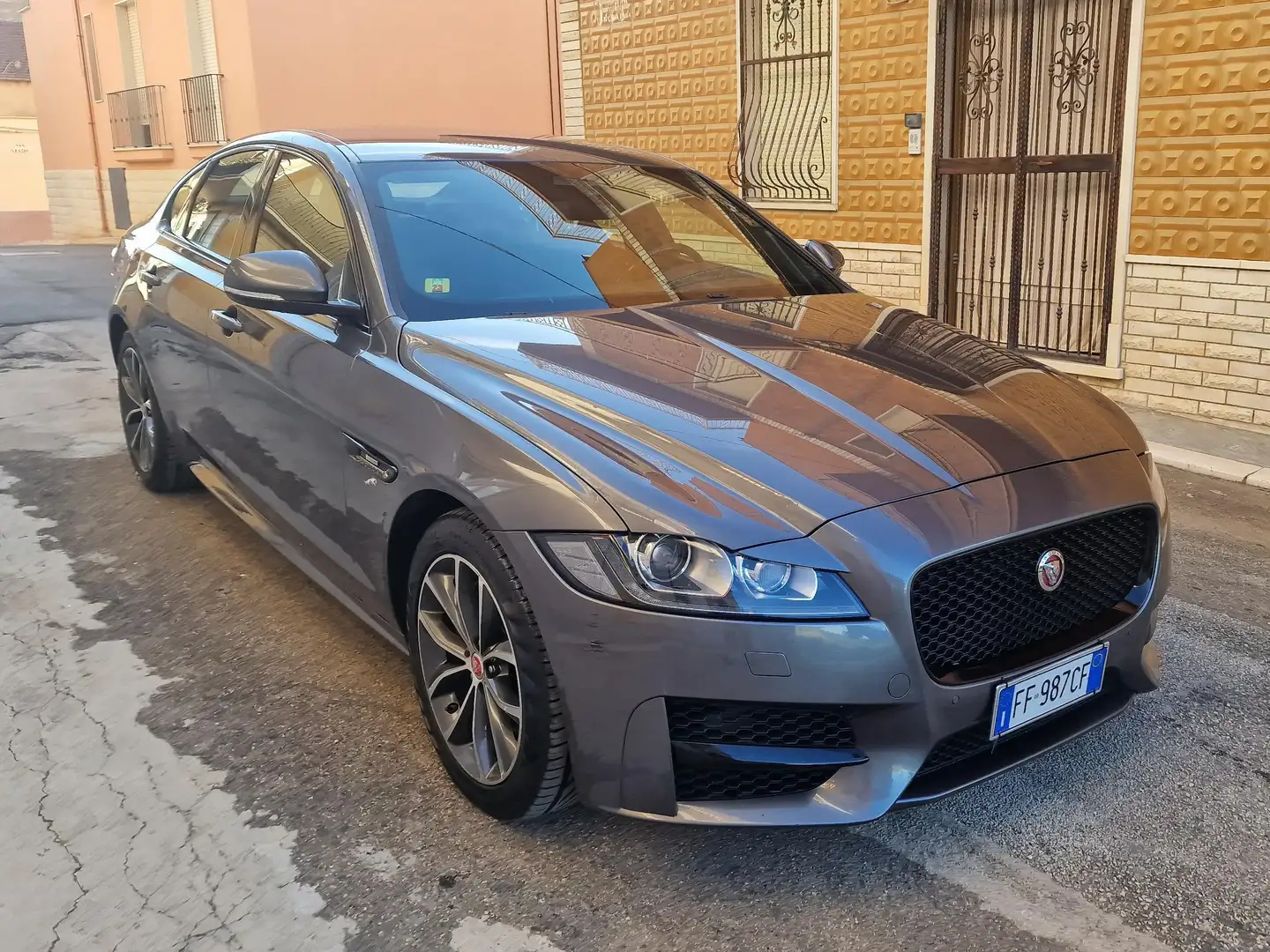 Jaguar XF XF II Berlina 2.0d R-Sport 180cv auto Grigio - 1