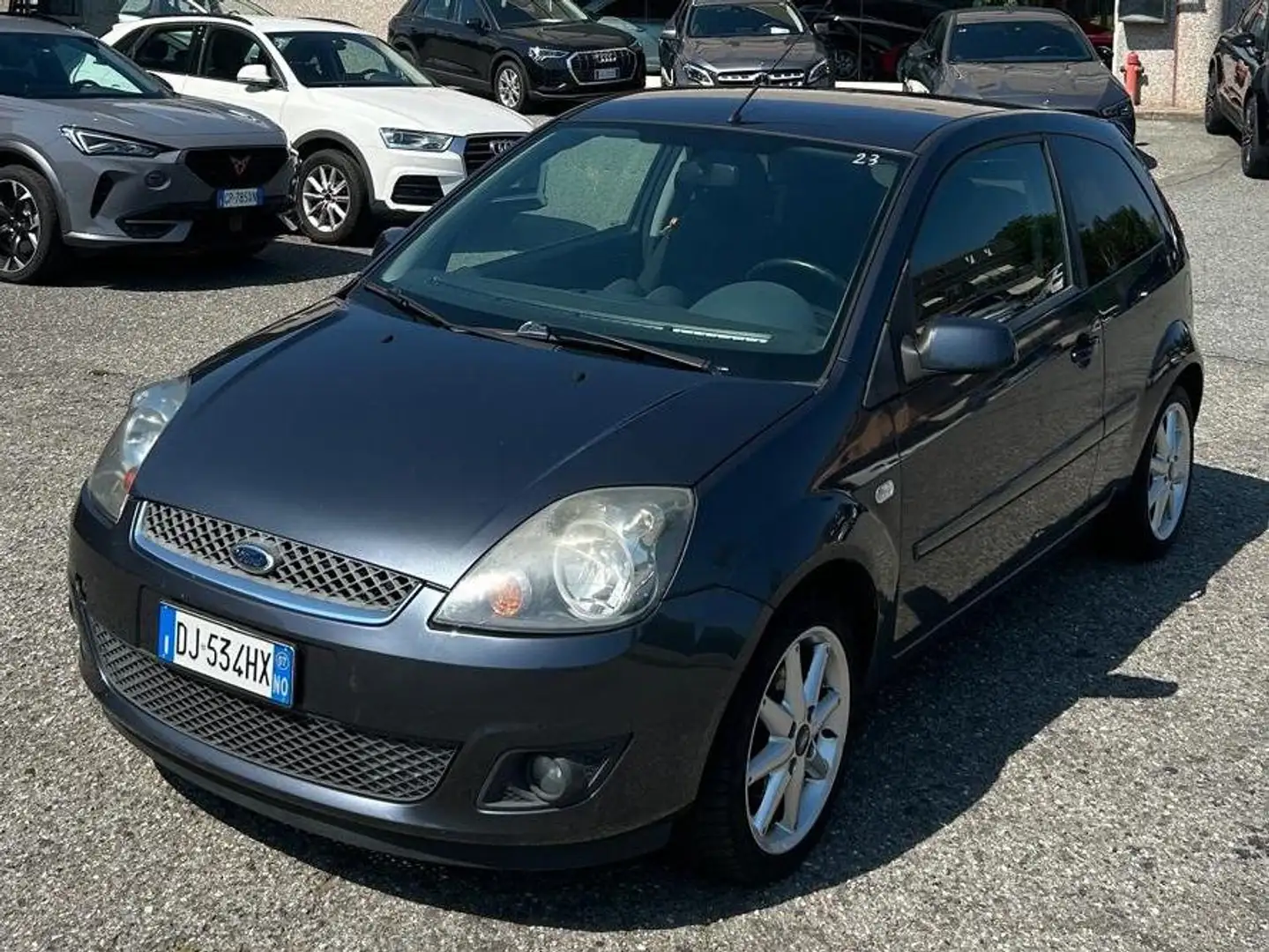 Ford Fiesta Fiesta V 2006 3p 1.4 Ghia Grigio - 2