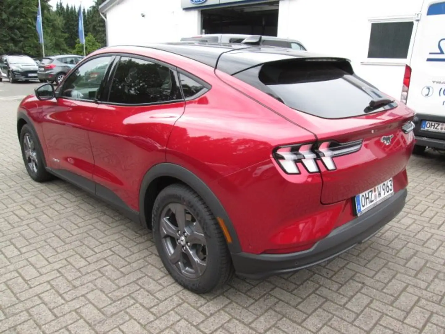 Ford Mustang Mach-E Standard Range 76kWh Rot - 2