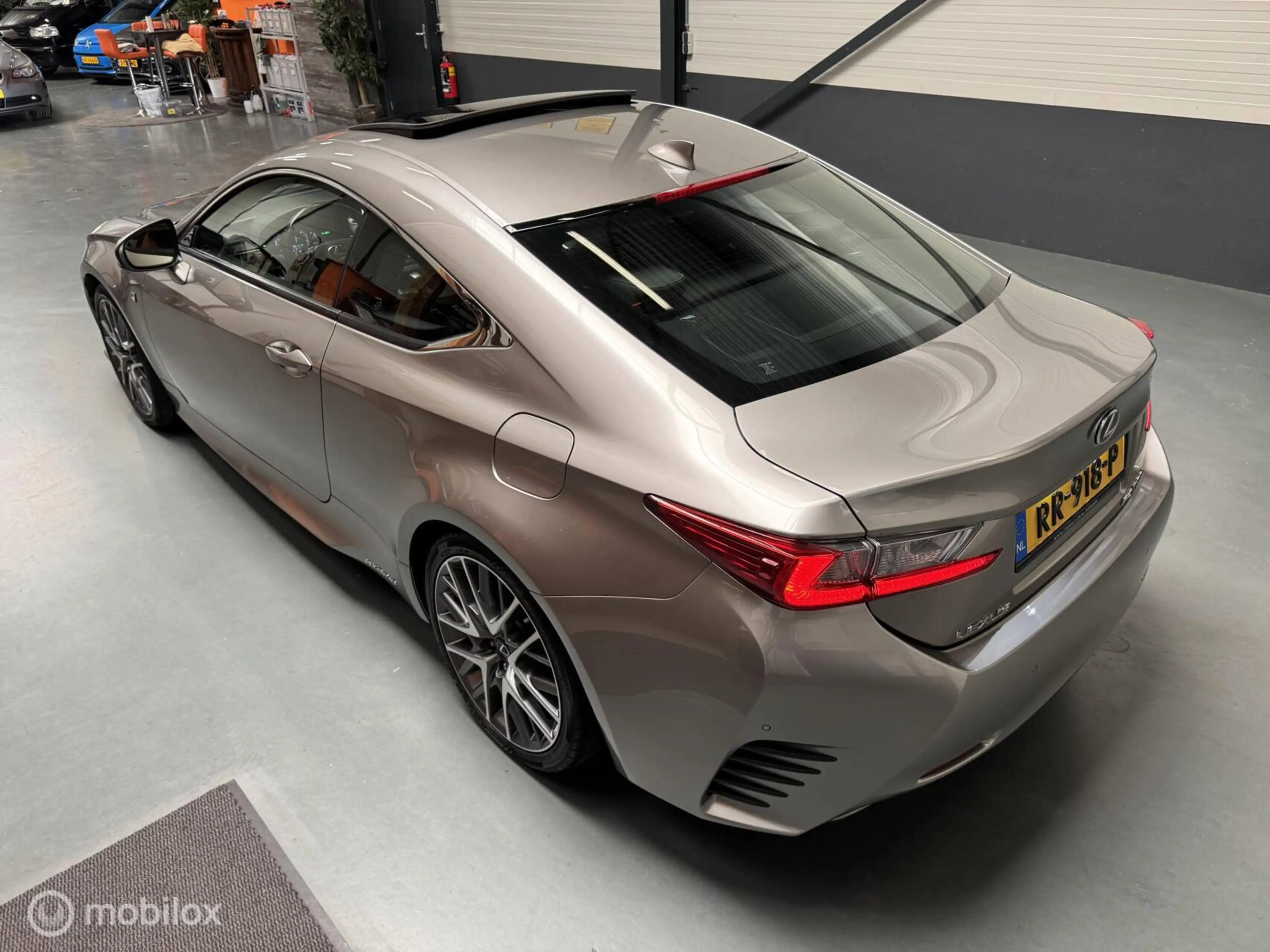 Lexus RC 300h F SPORT Schuifdak|ML-Audio|LED|19"|NL-Auto! — photo 30
