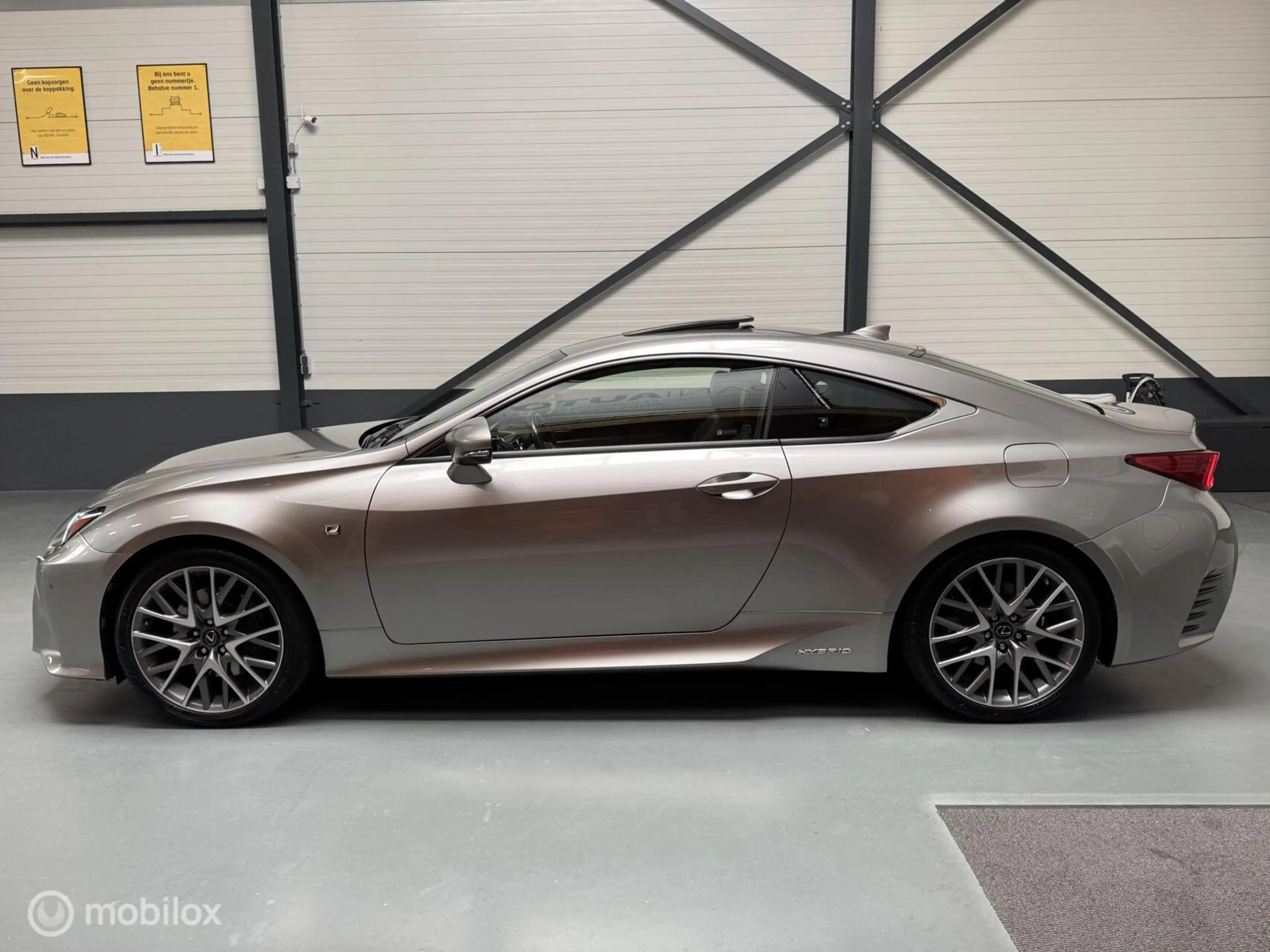 Lexus RC 300h F SPORT Schuifdak|ML-Audio|LED|19"|NL-Auto! — photo 20