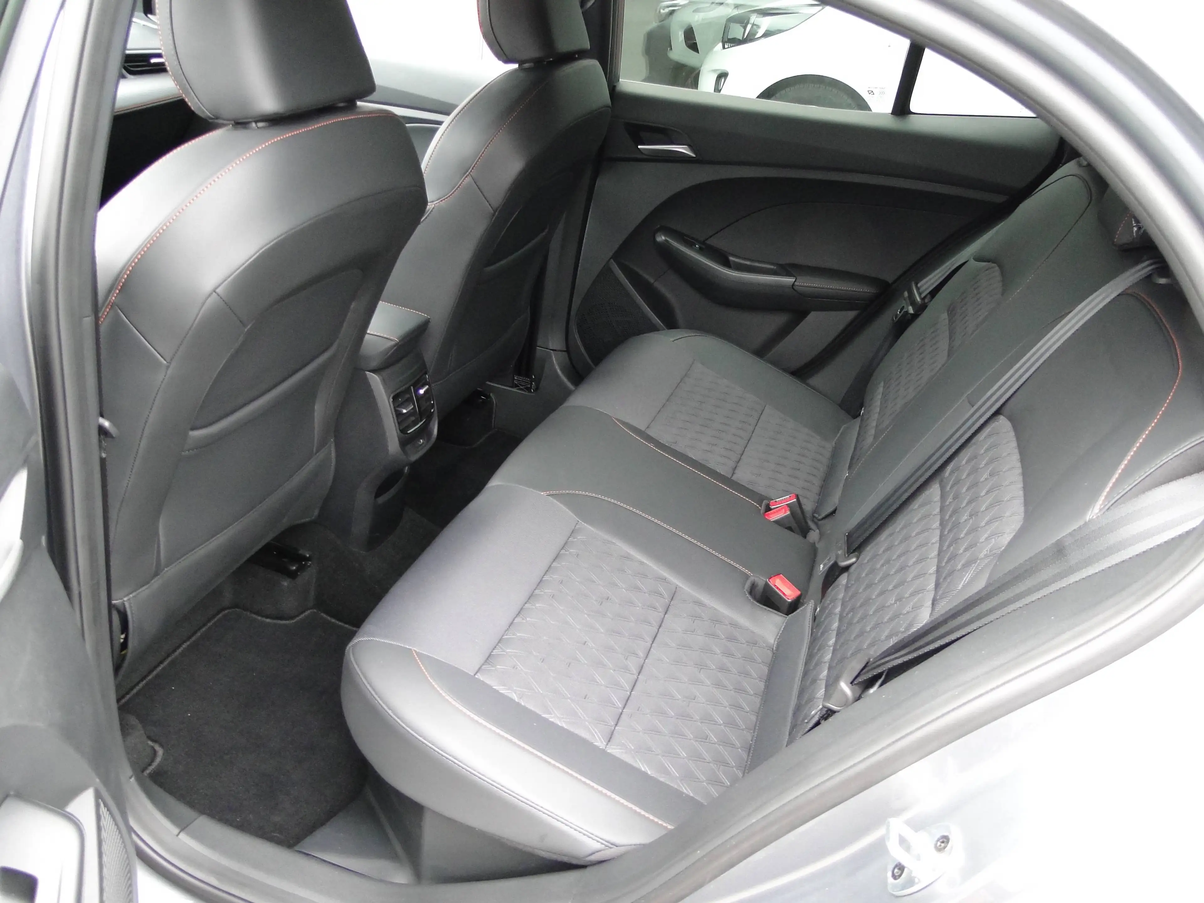 MG MG3 MG3 1.5 HYBRID + — photo 12