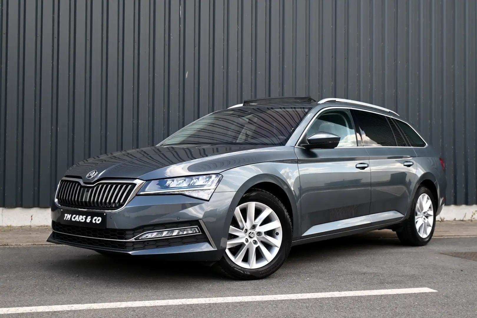 Skoda Superb Superb Combi 2.0 TDI DSG Ambition Grijs - 2
