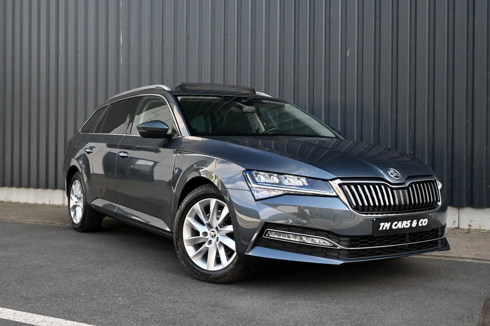 Skoda Superb Superb Combi 2.0 TDI DSG Ambition Grijs - 1