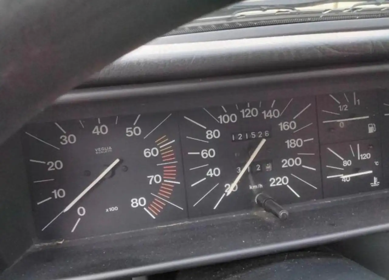 Alfa Romeo 75 2.0 carbu, foto 5