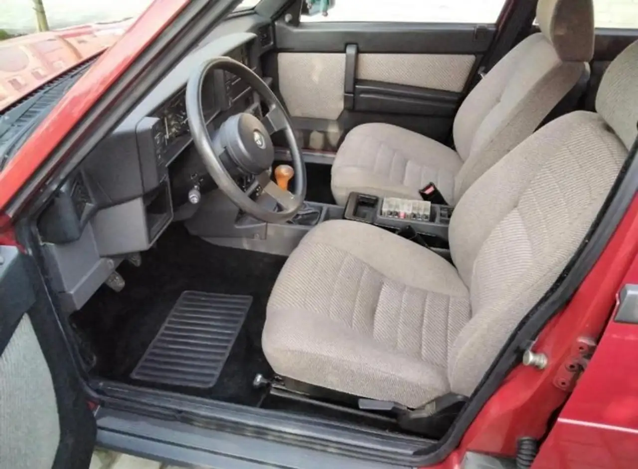 Alfa Romeo 75 2.0 carbu, foto 4
